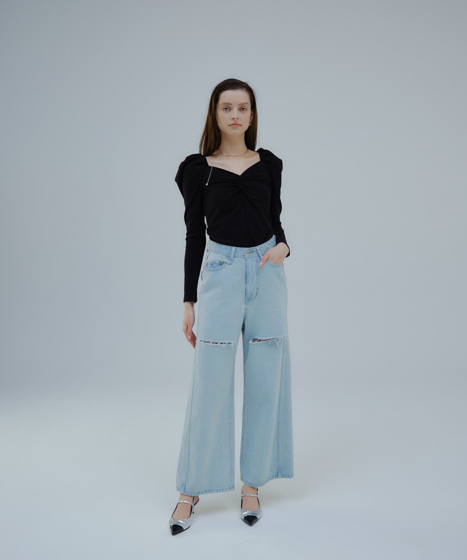 Cut out straight denim