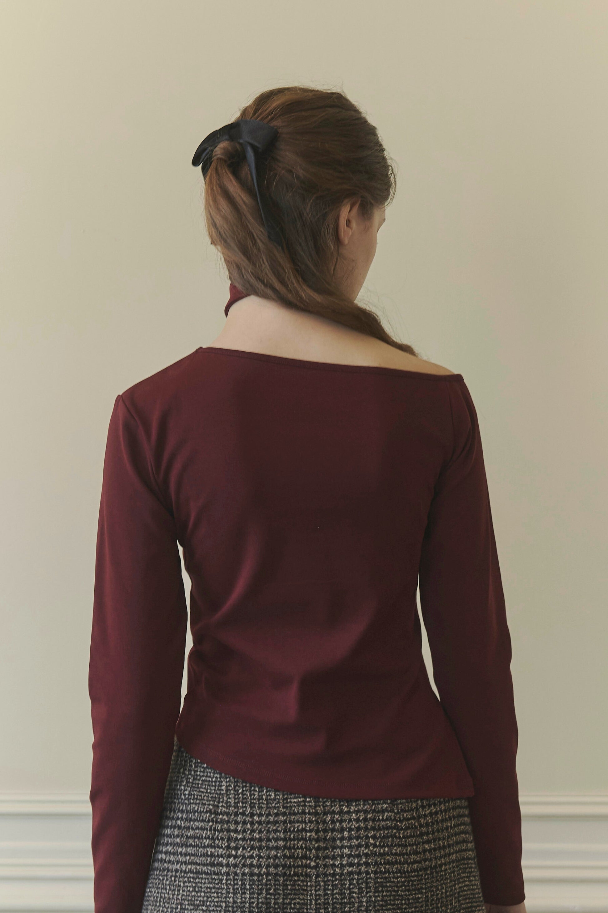 Asymmetry choker tops
