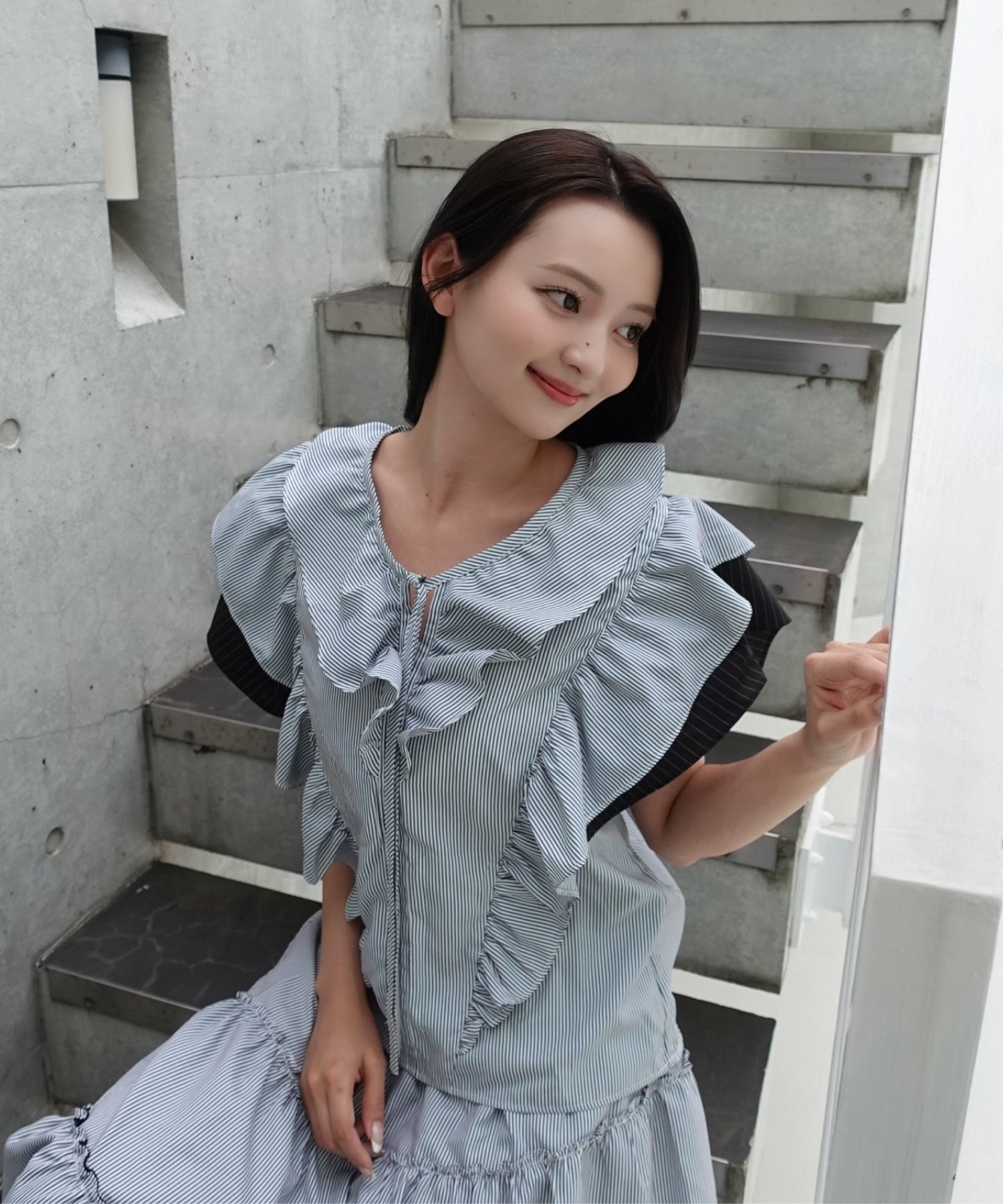 Stripe frill collar blouse