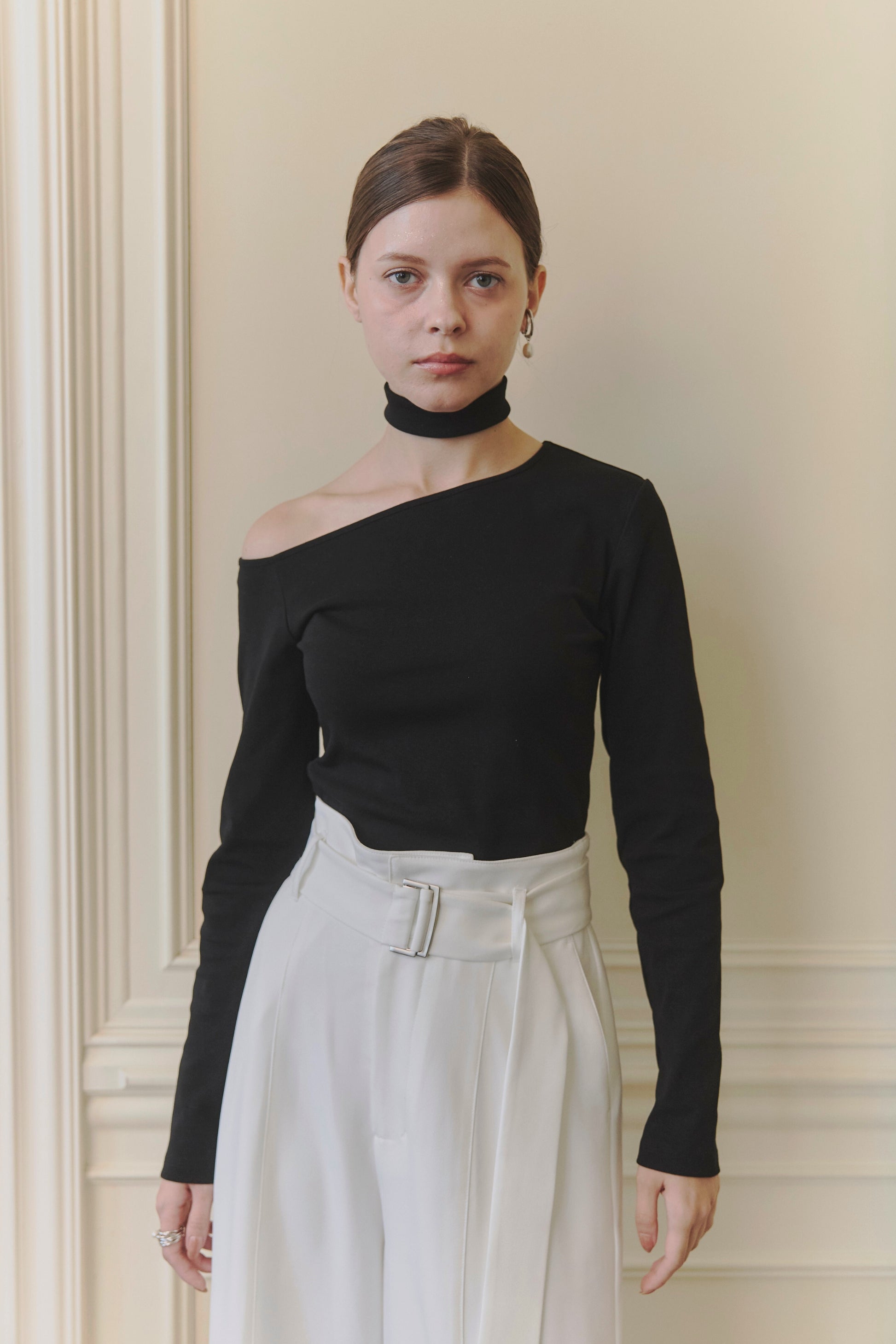 Asymmetry choker tops