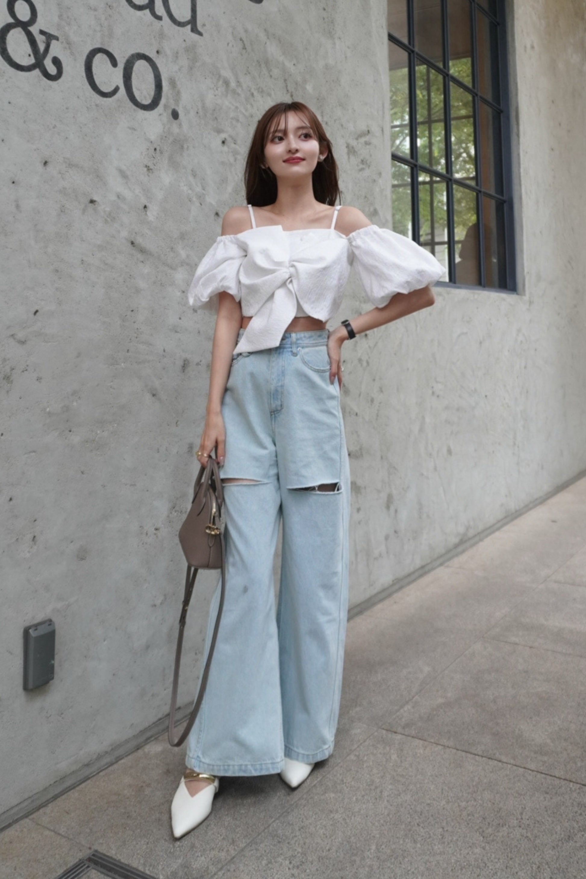 Cut out straight denim