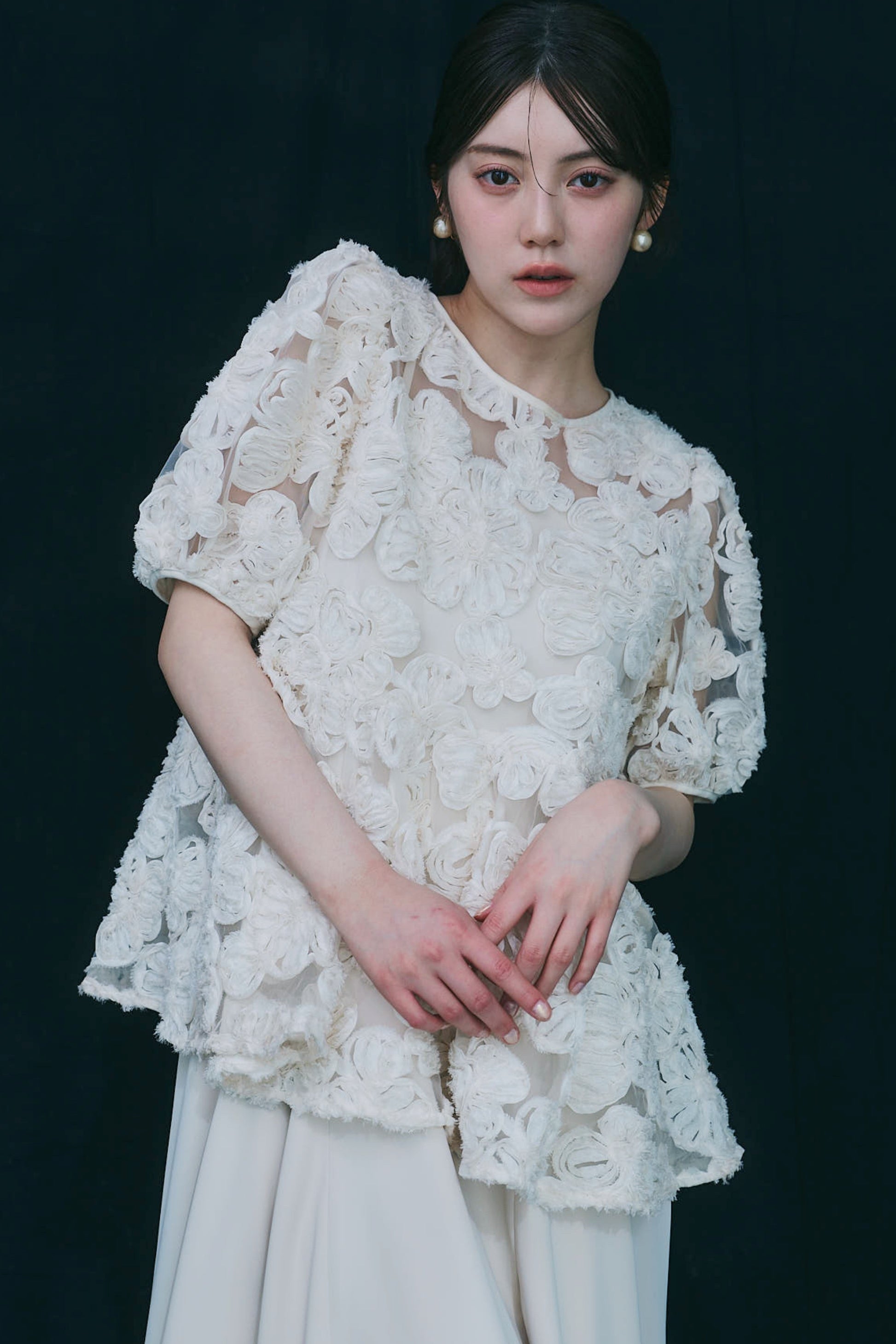 フラワーエンブロイダリーブラウス