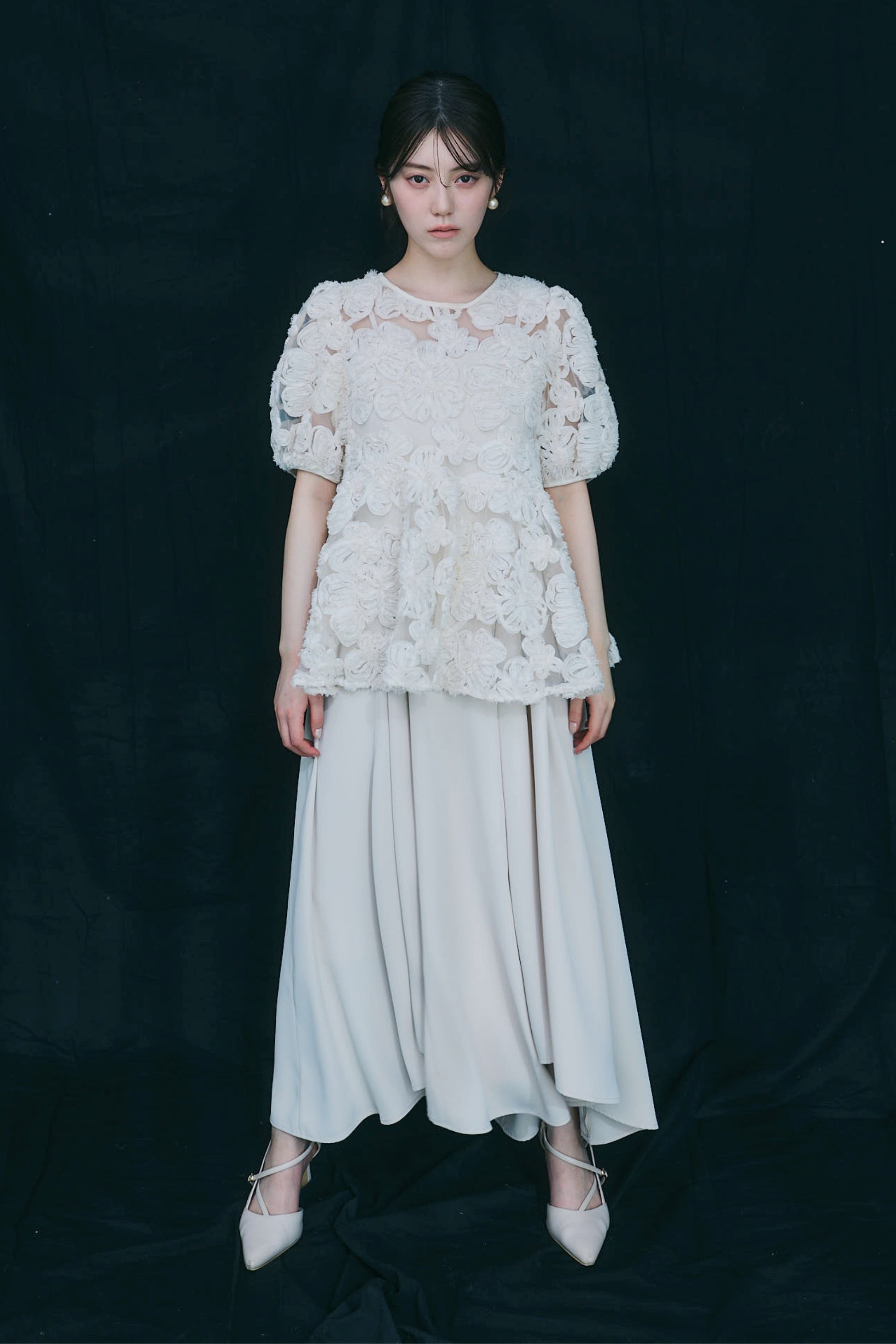 フラワーエンブロイダリーブラウス