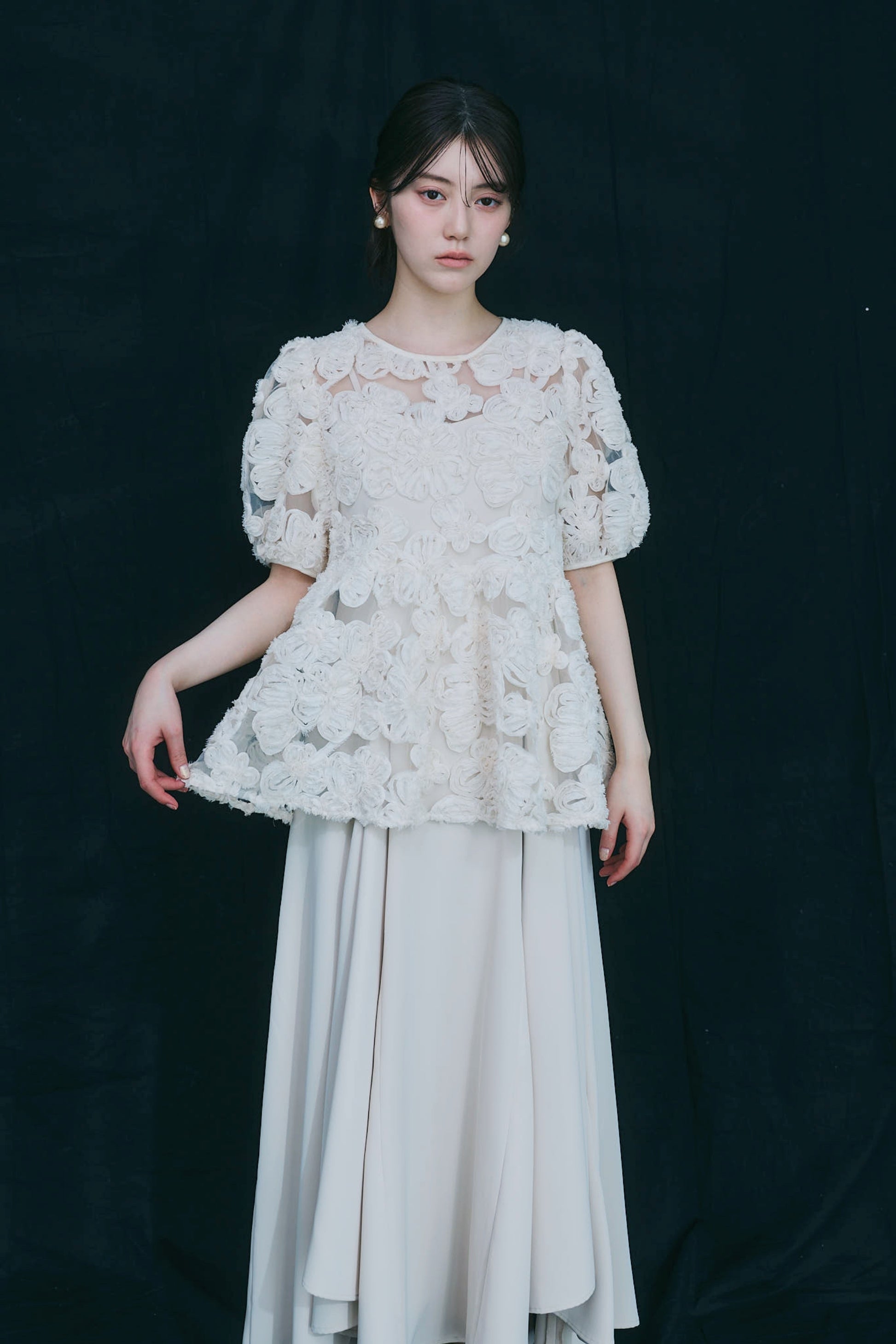 フラワーエンブロイダリーブラウス