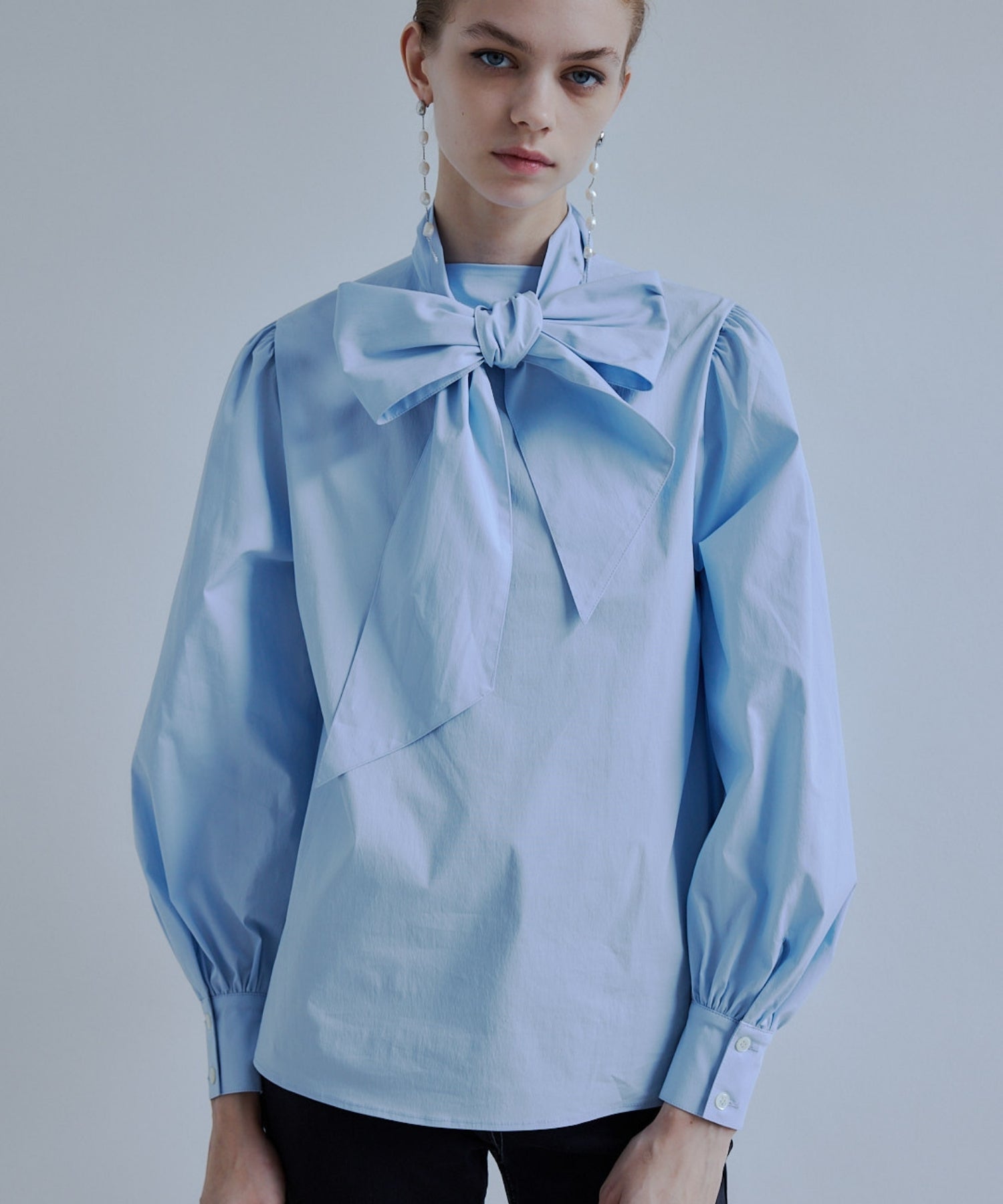Big ribbon blouse【Sax】