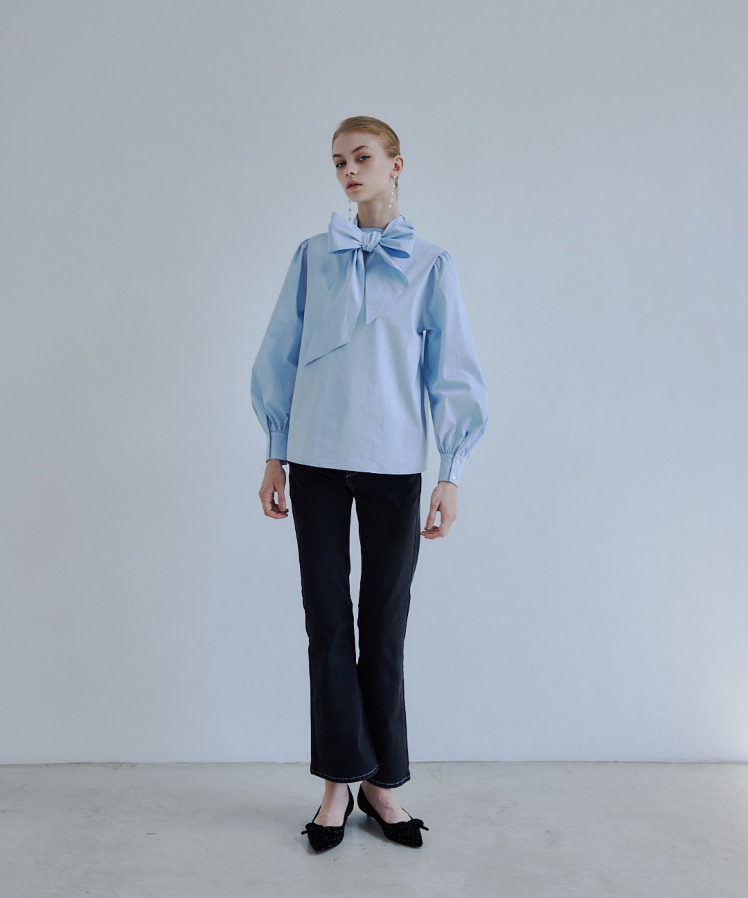 Big ribbon blouse【Sax】