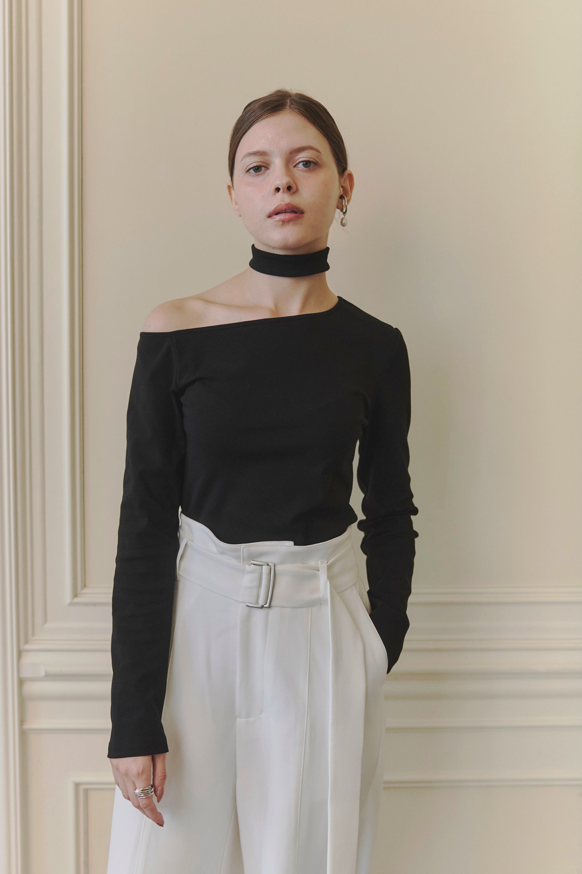 Asymmetry choker tops