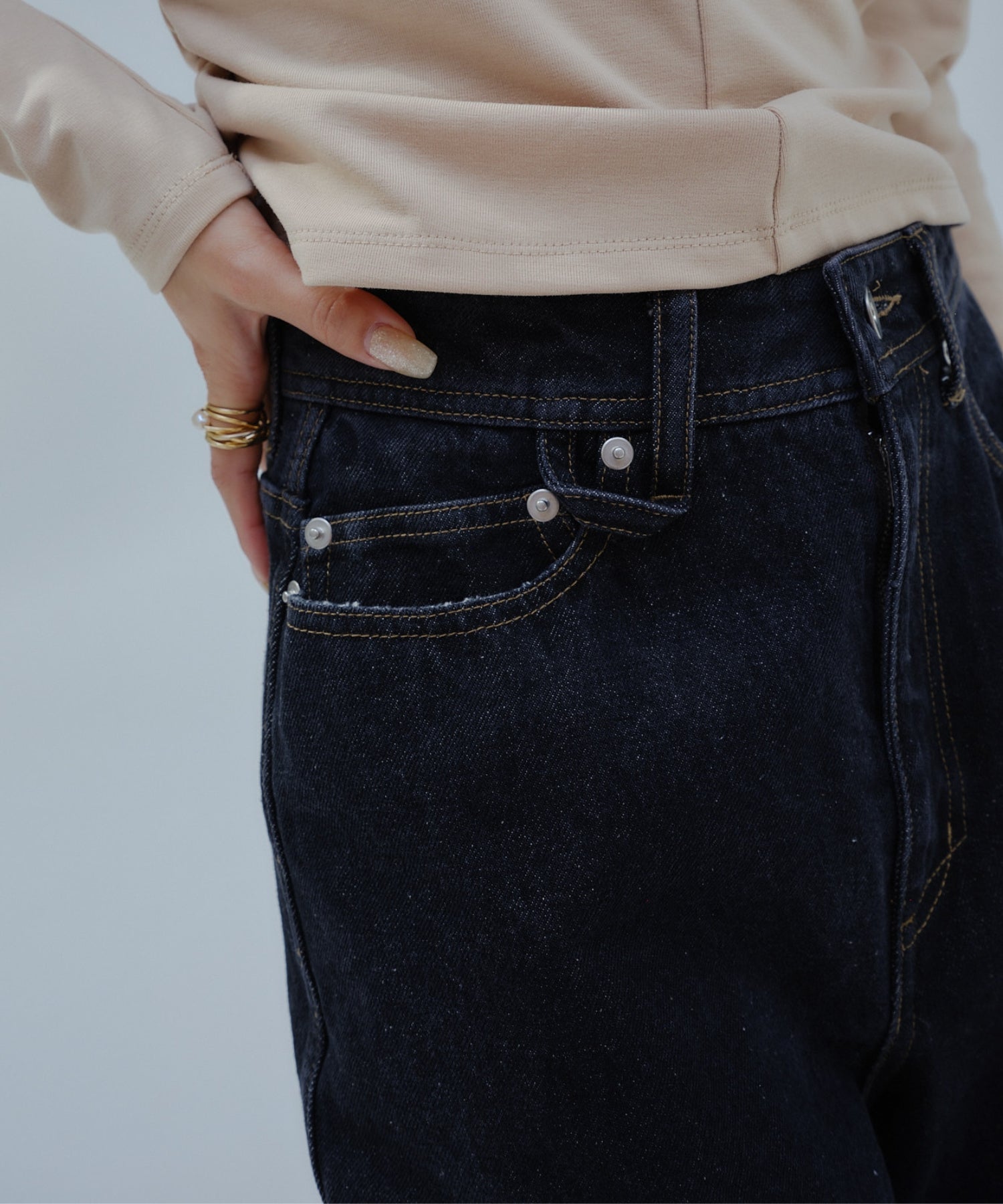 Cut out straight denim