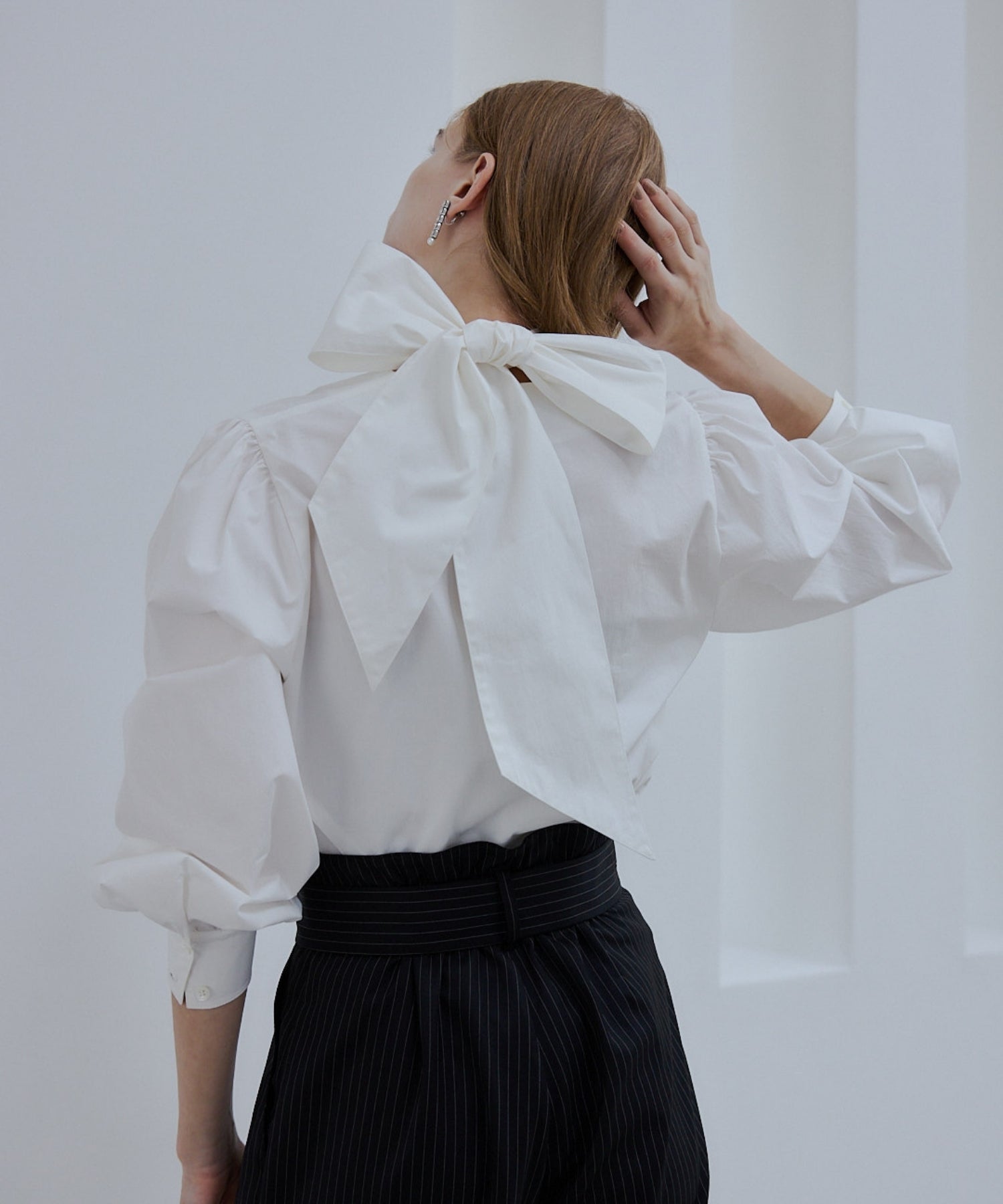 Big ribbon blouse【White】