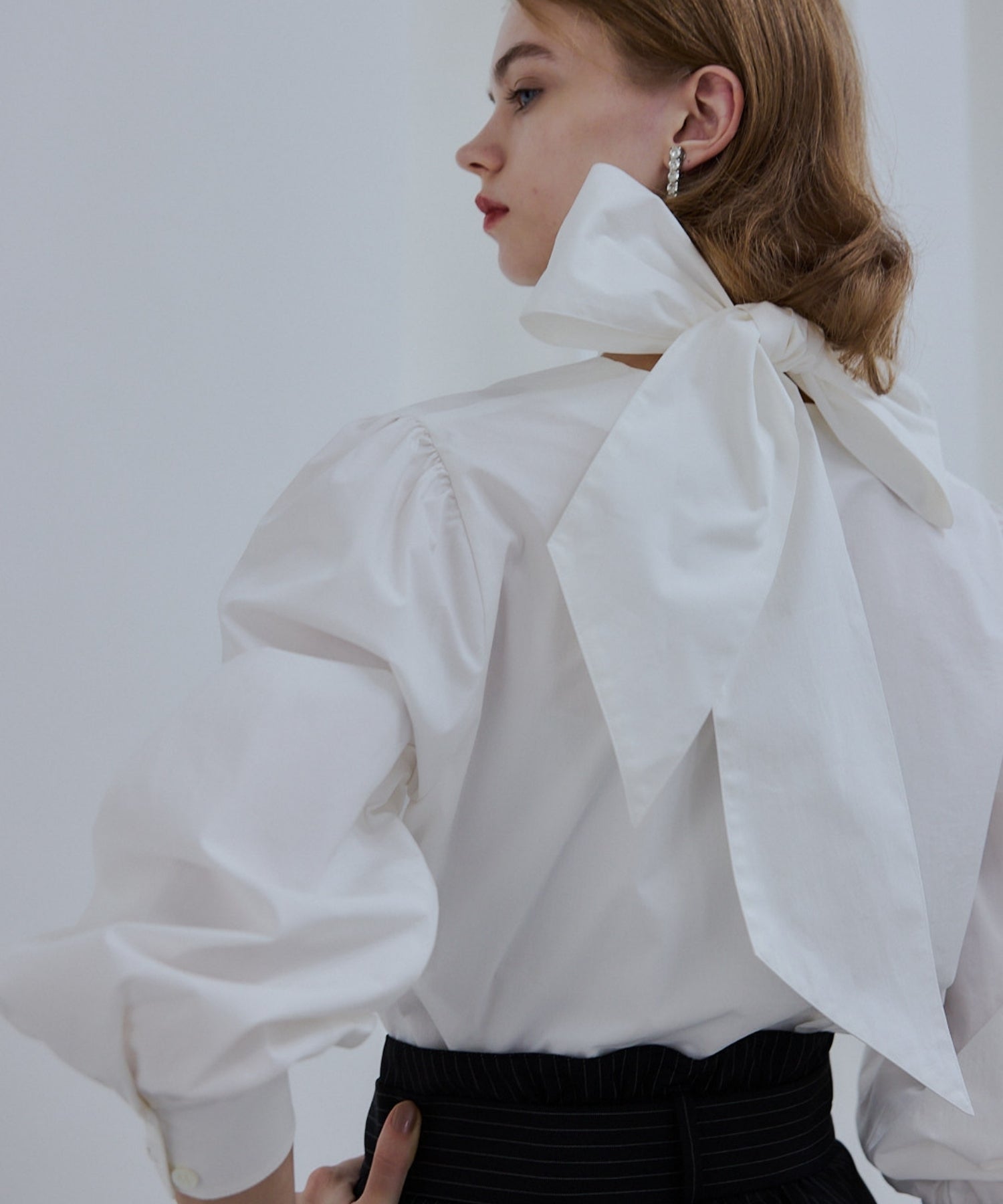 Big ribbon blouse【White】