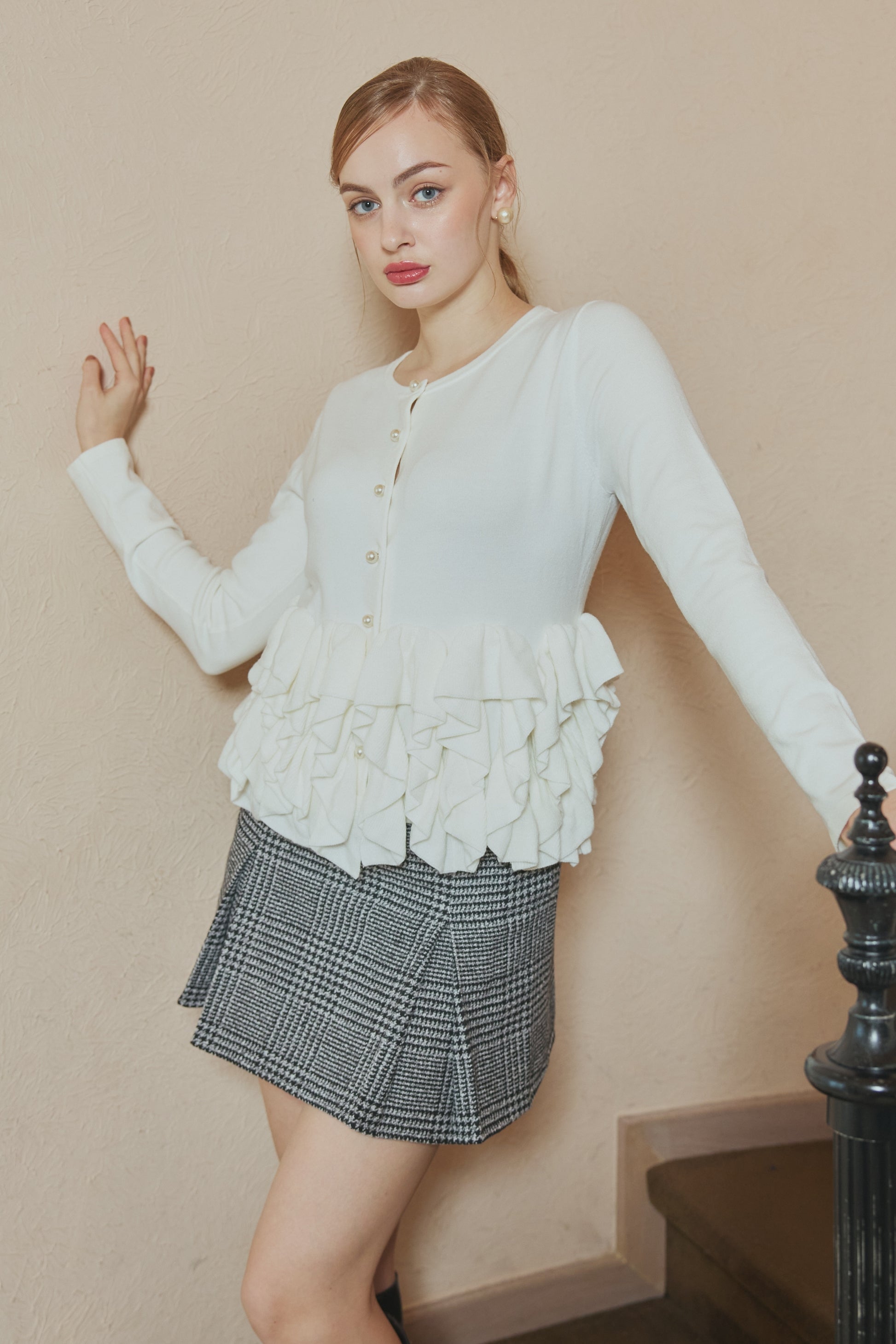Frill hem knit cardigan
