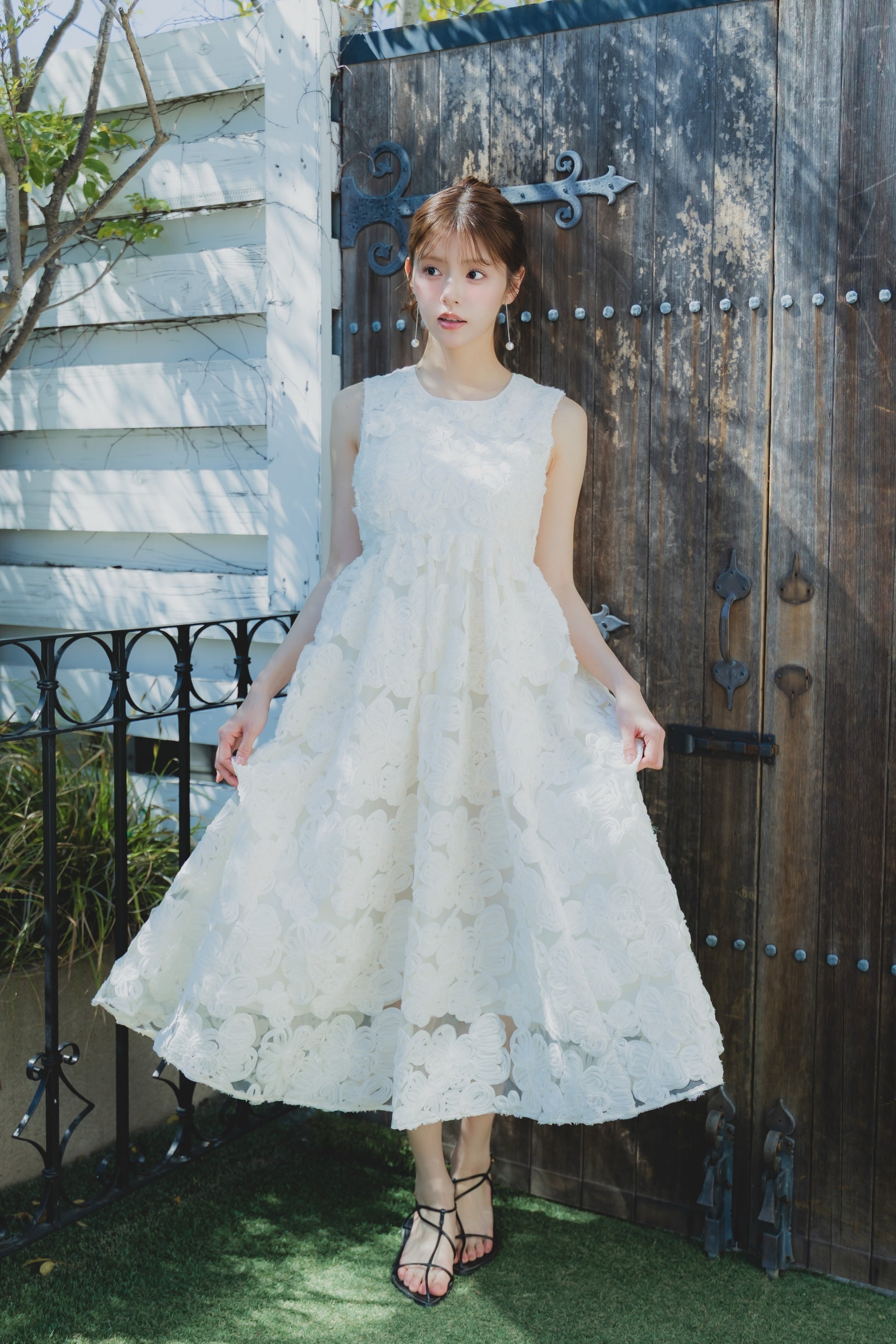 フラワーエンブロイダリーワンピース