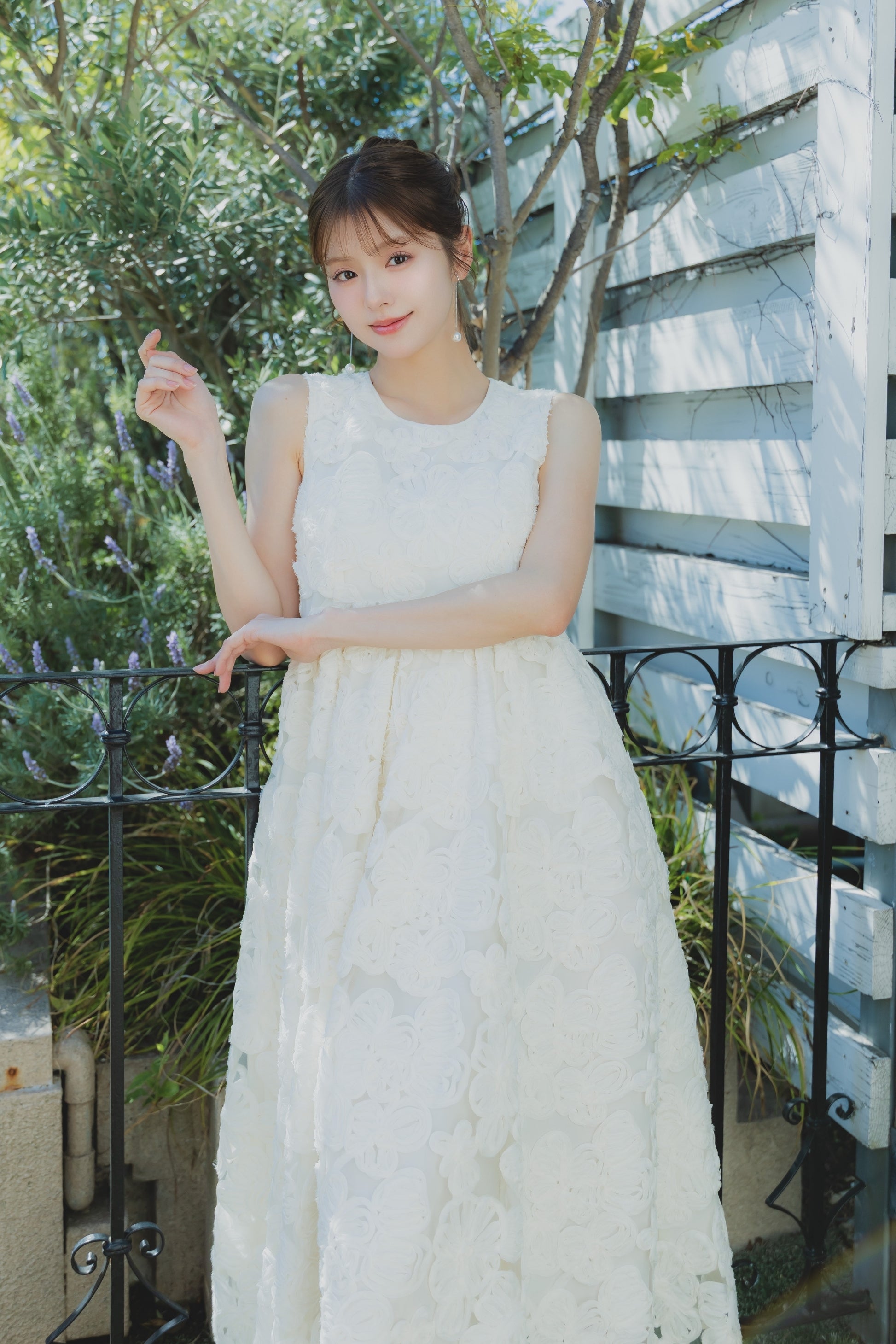 フラワーエンブロイダリーワンピース