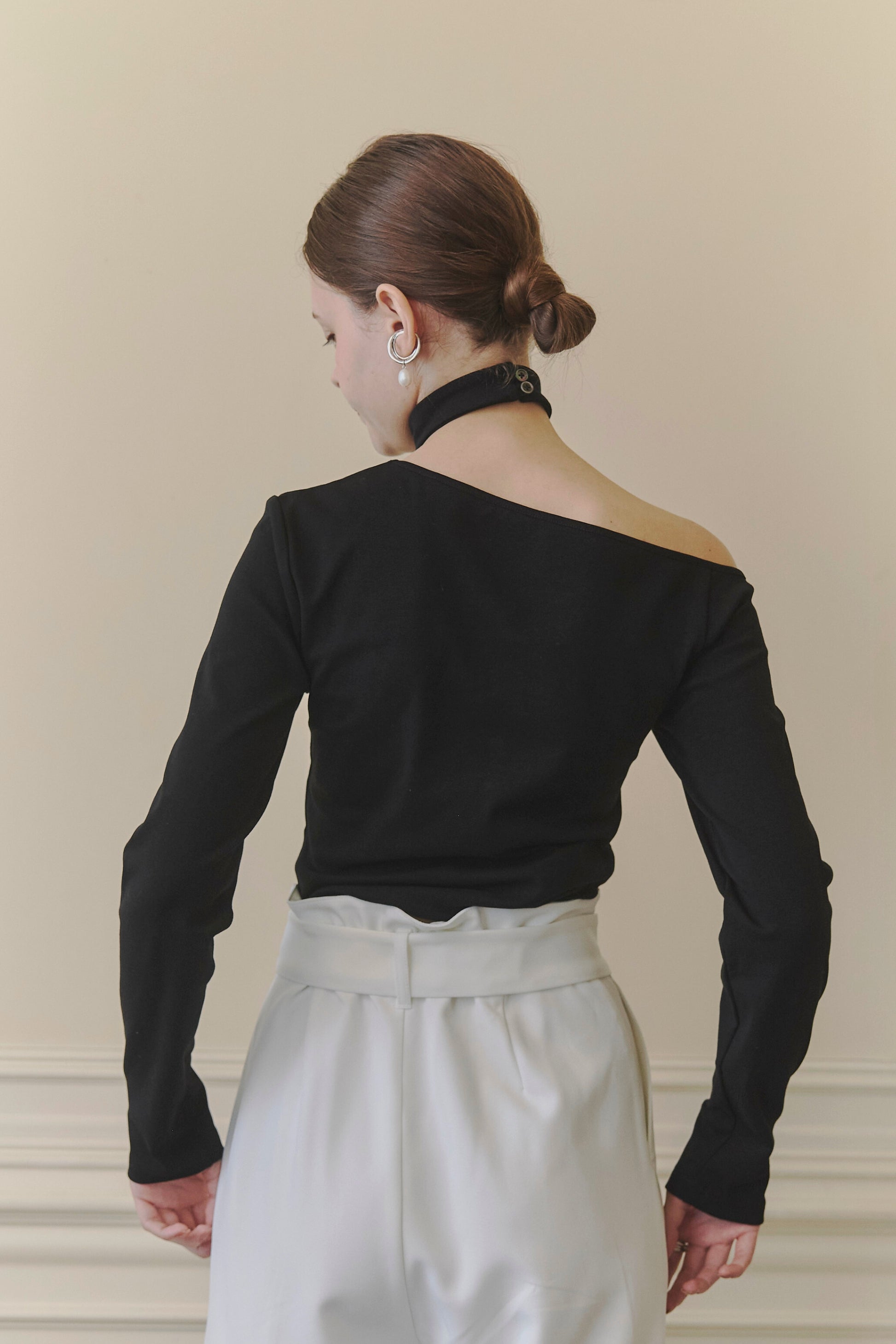 Asymmetry choker tops