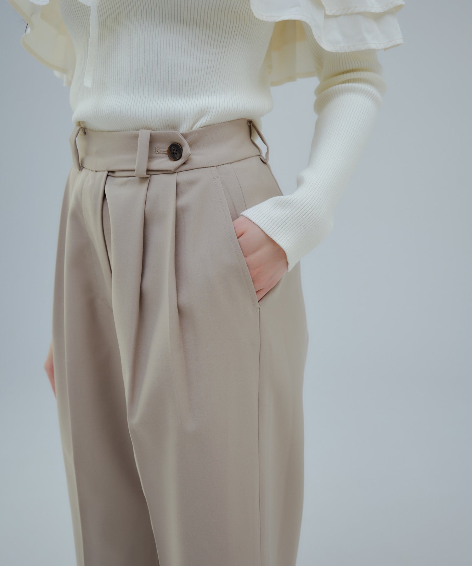 Tuck wide pants【Beige】