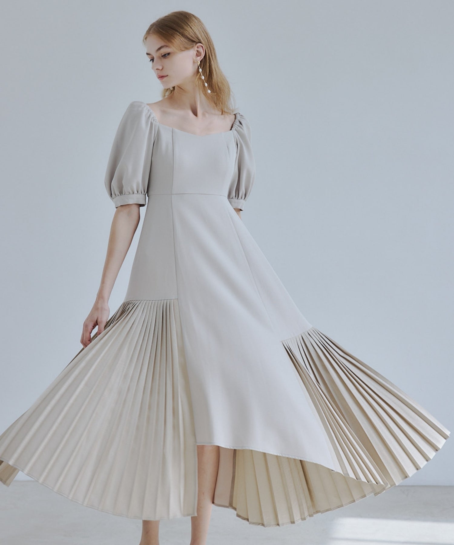 Pleats docking dress【Light beige】