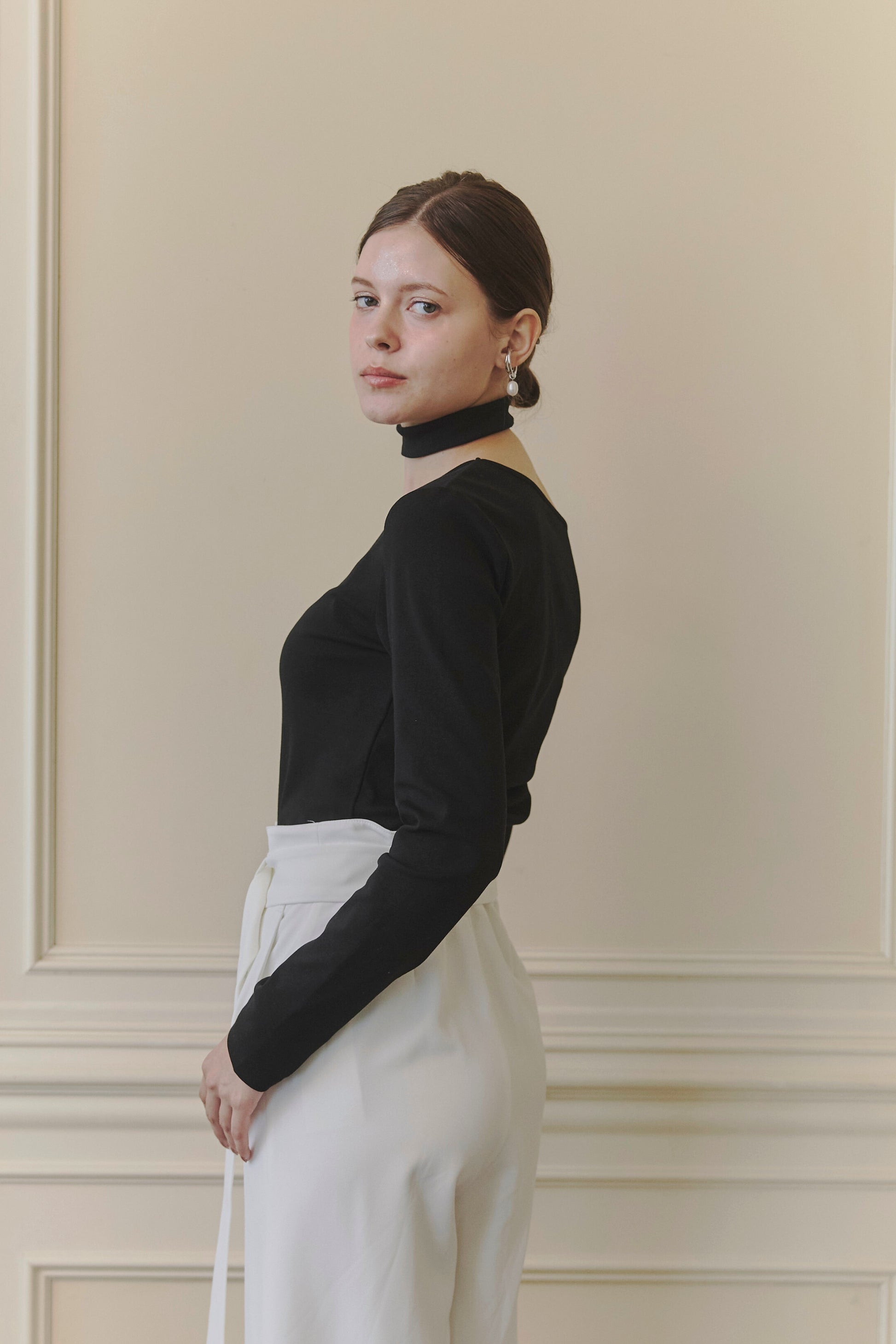 Asymmetry choker tops