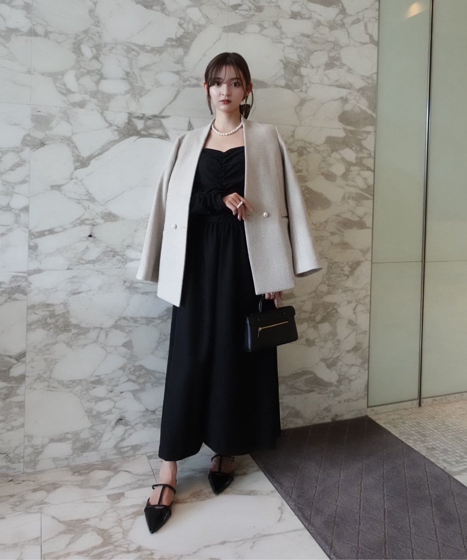 Cup-in back open gather dress【Black】