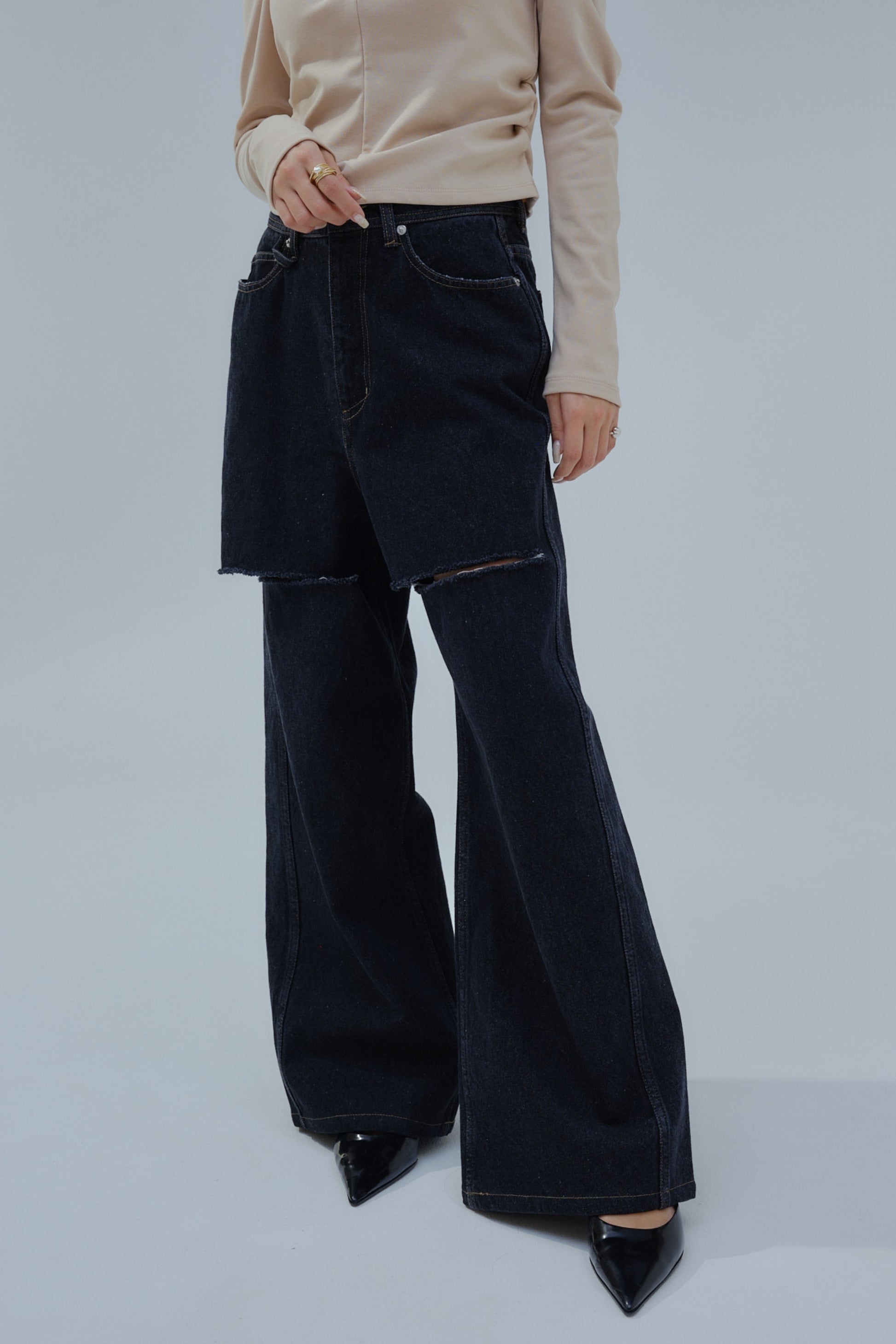 Cut out straight denim【Black】