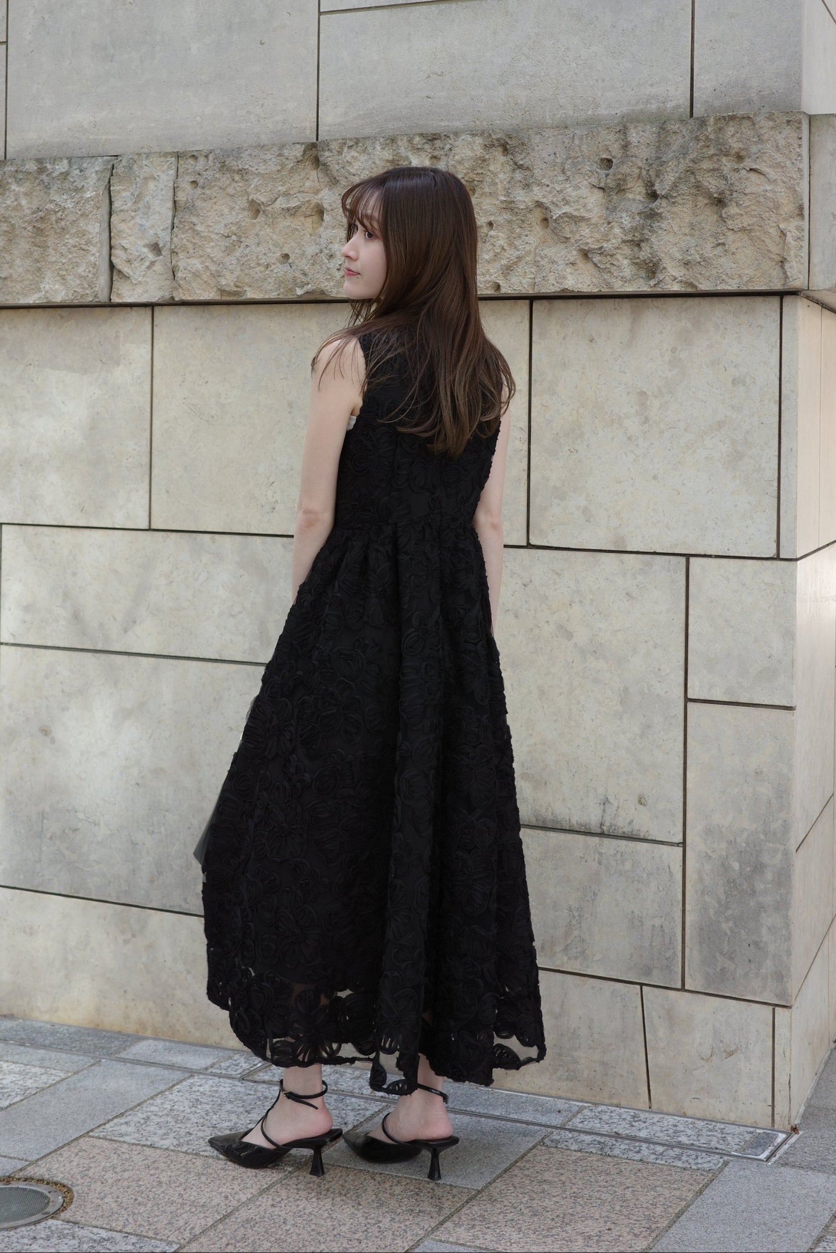 フラワーエンブロイダリーワンピース