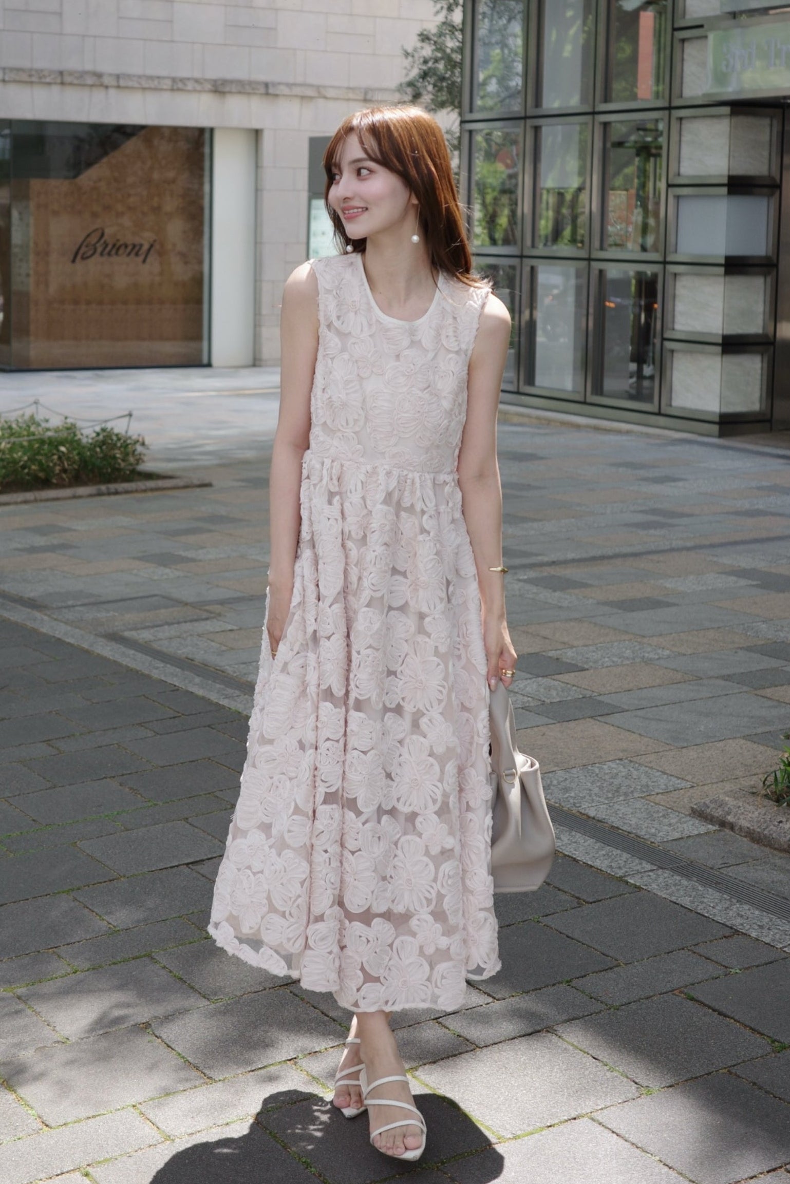 フラワーエンブロイダリーワンピース