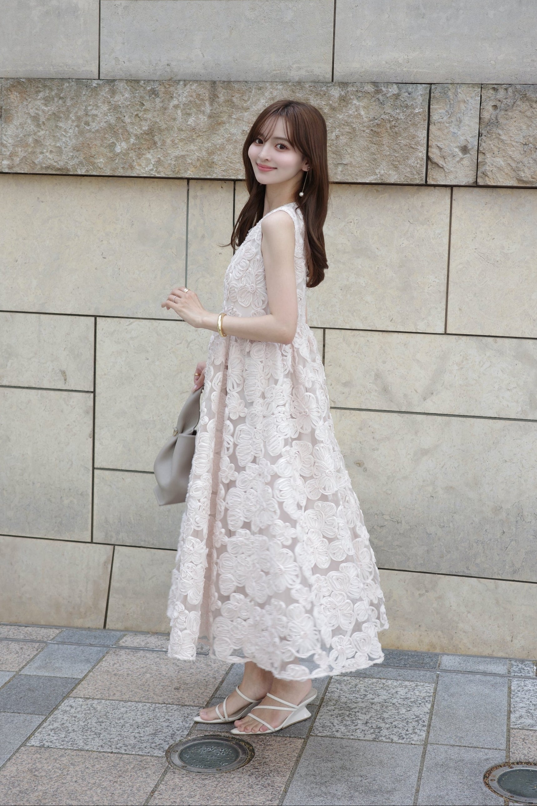 フラワーエンブロイダリーワンピース