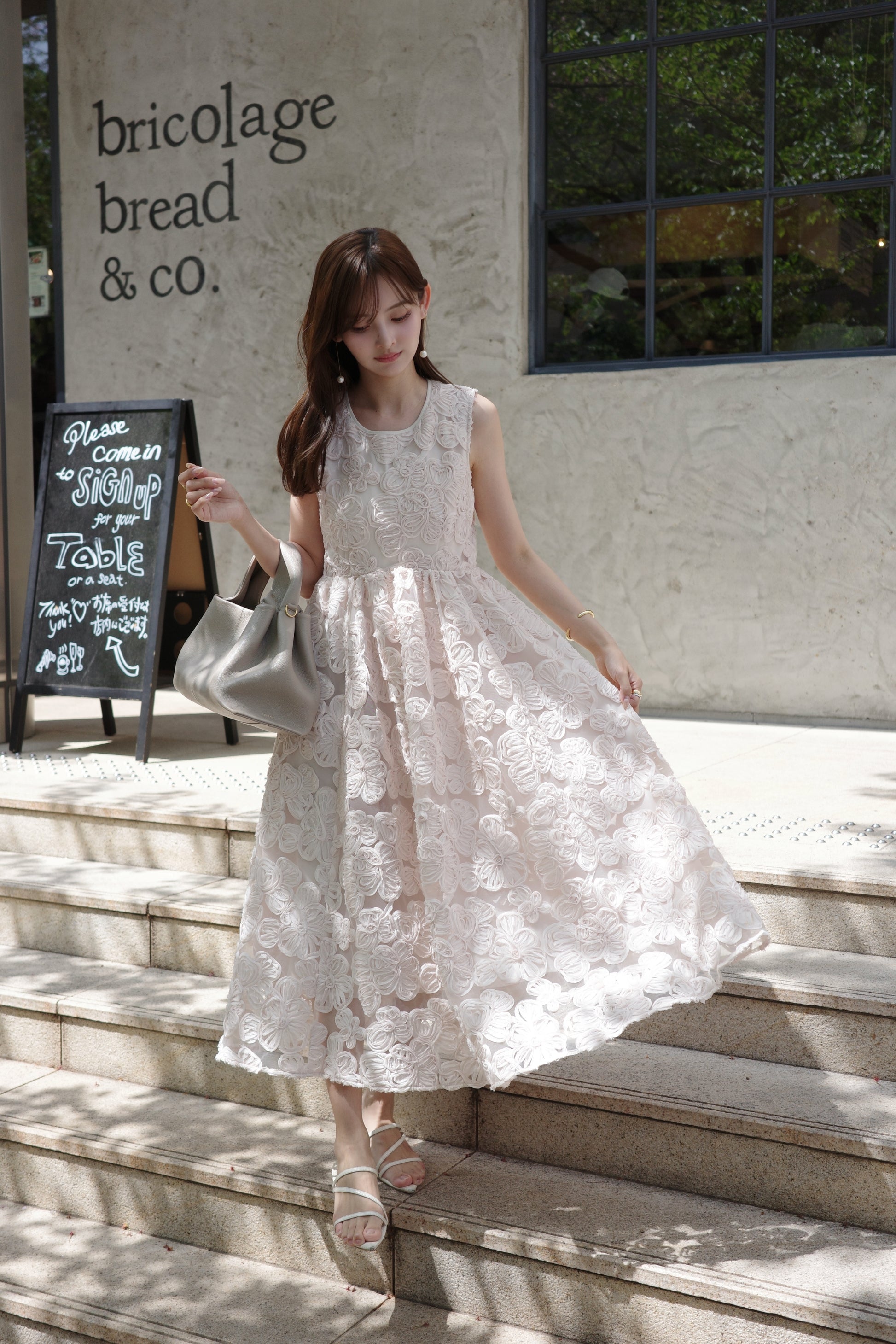 フラワーエンブロイダリーワンピース