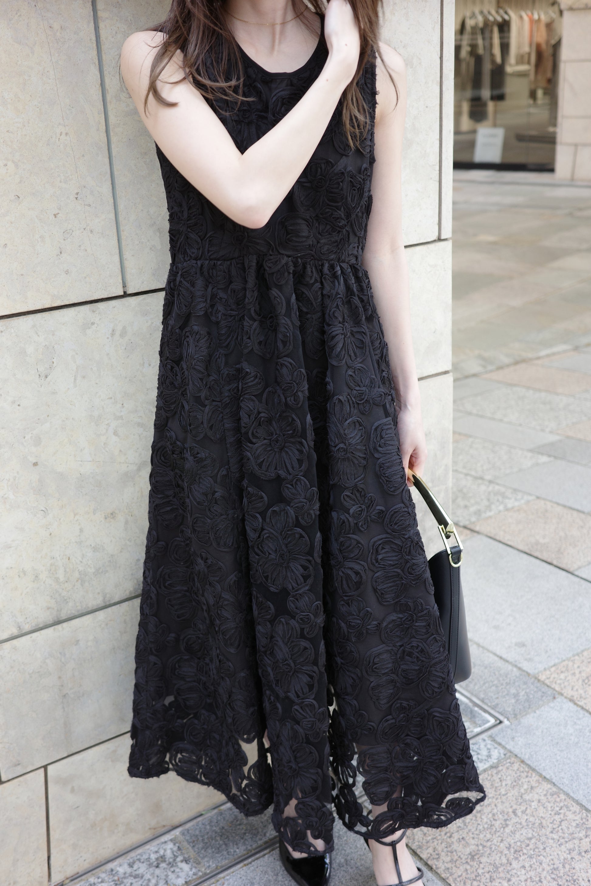 フラワーエンブロイダリーワンピース