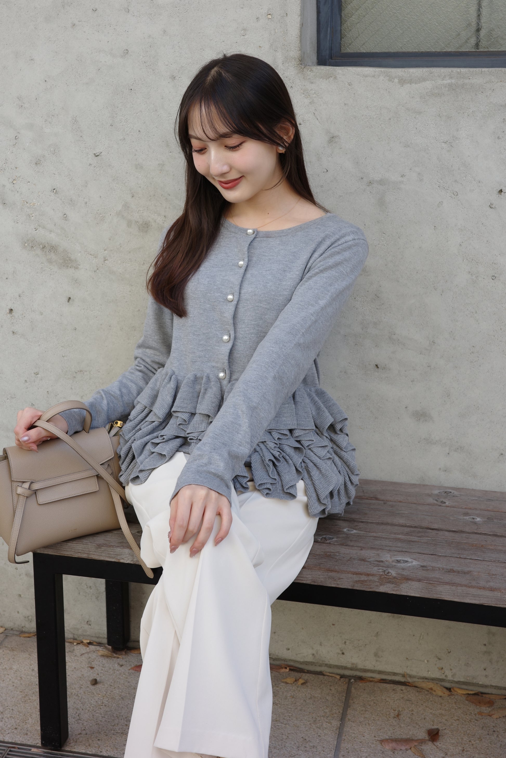 Frill hem knit cardigan