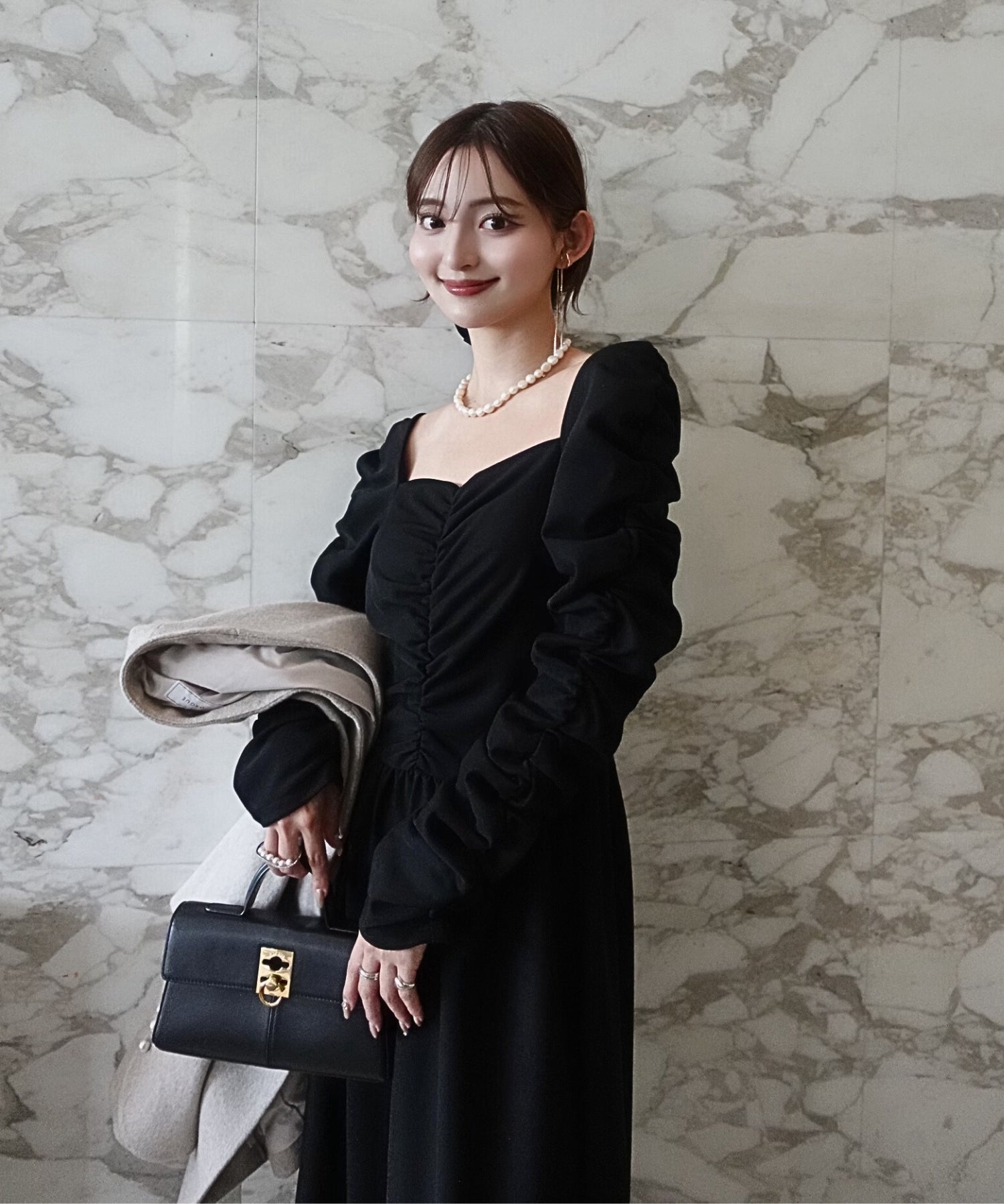 Cup-in back open gather dress【Black】
