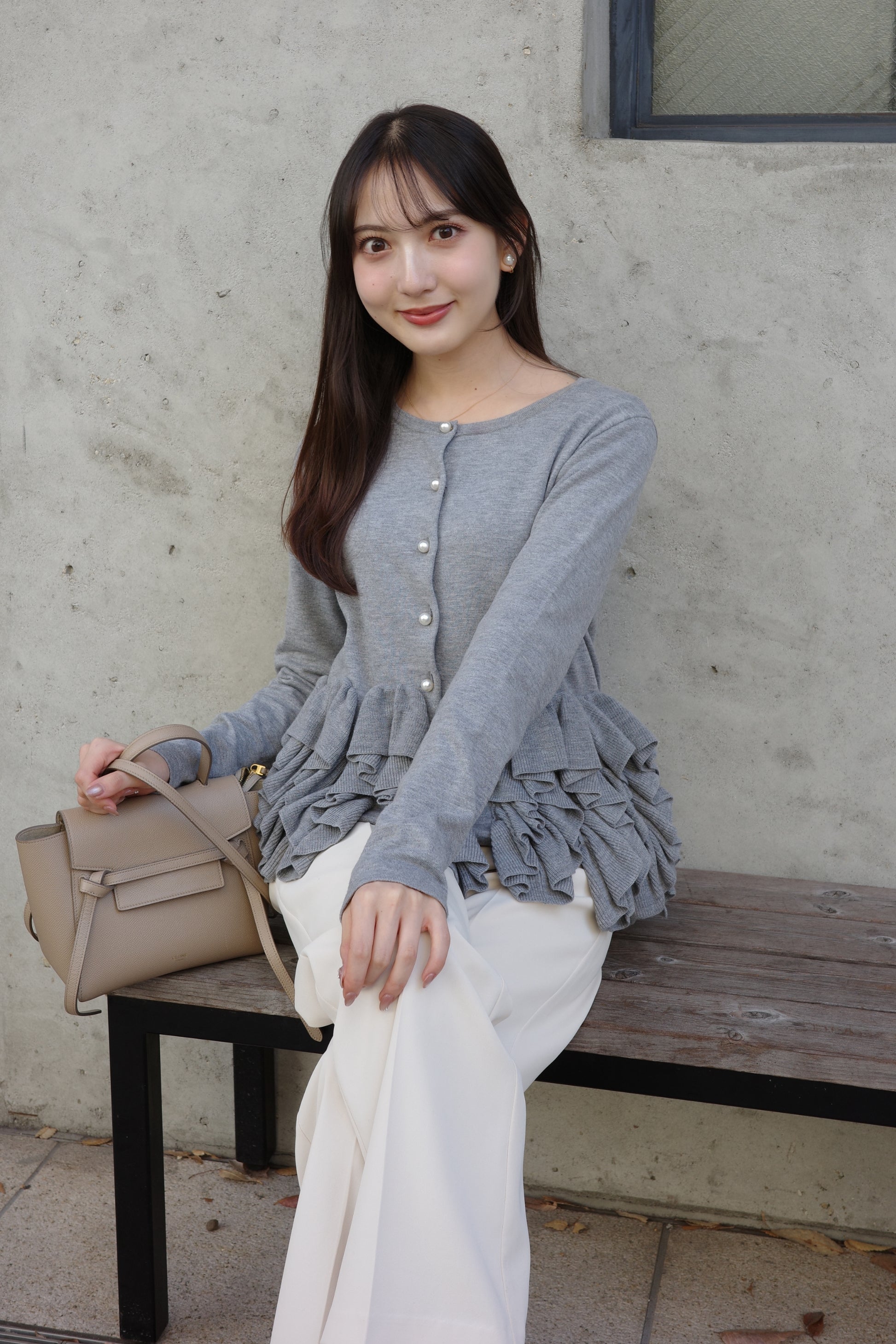 Frill hem knit cardigan