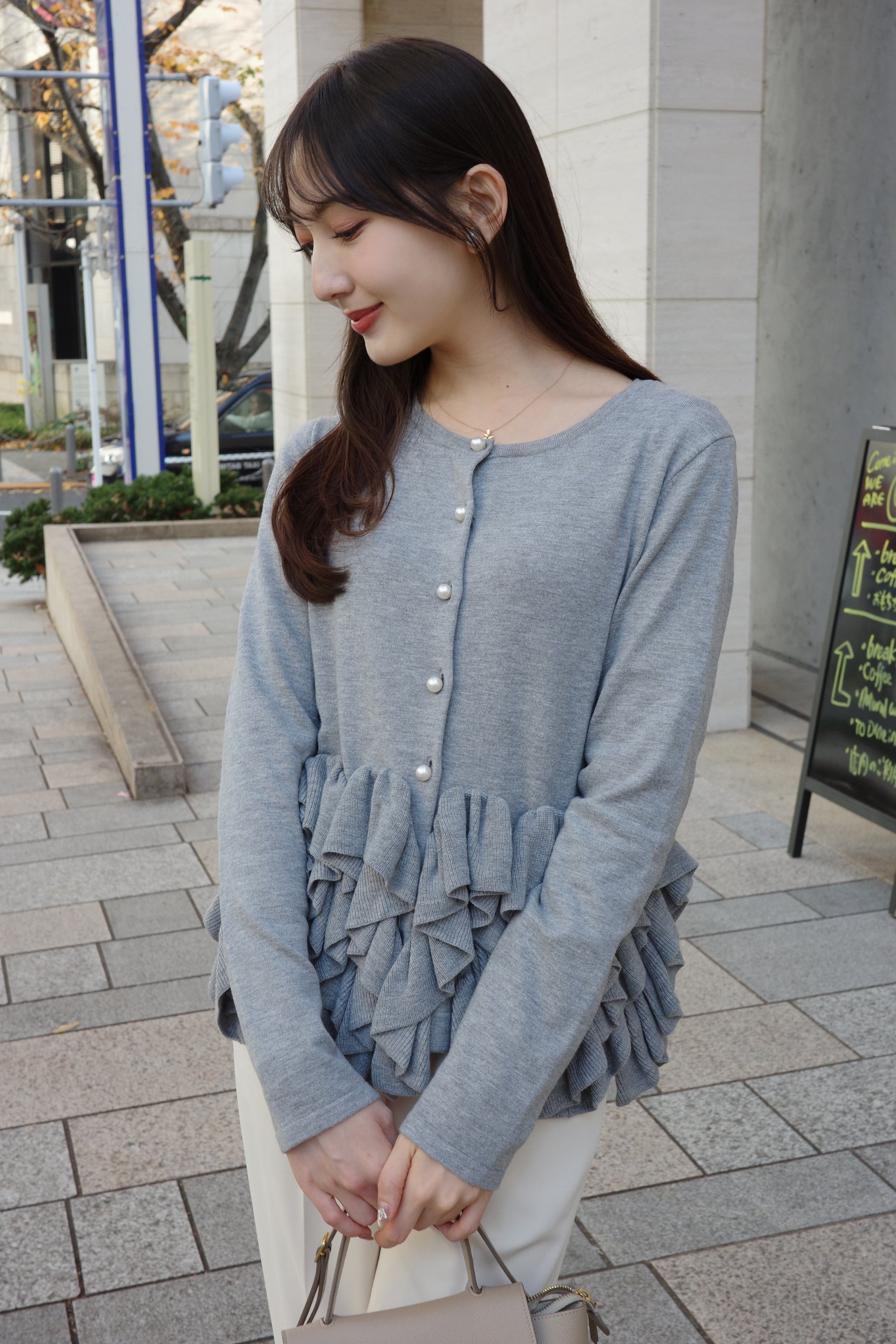 Frill hem knit cardigan