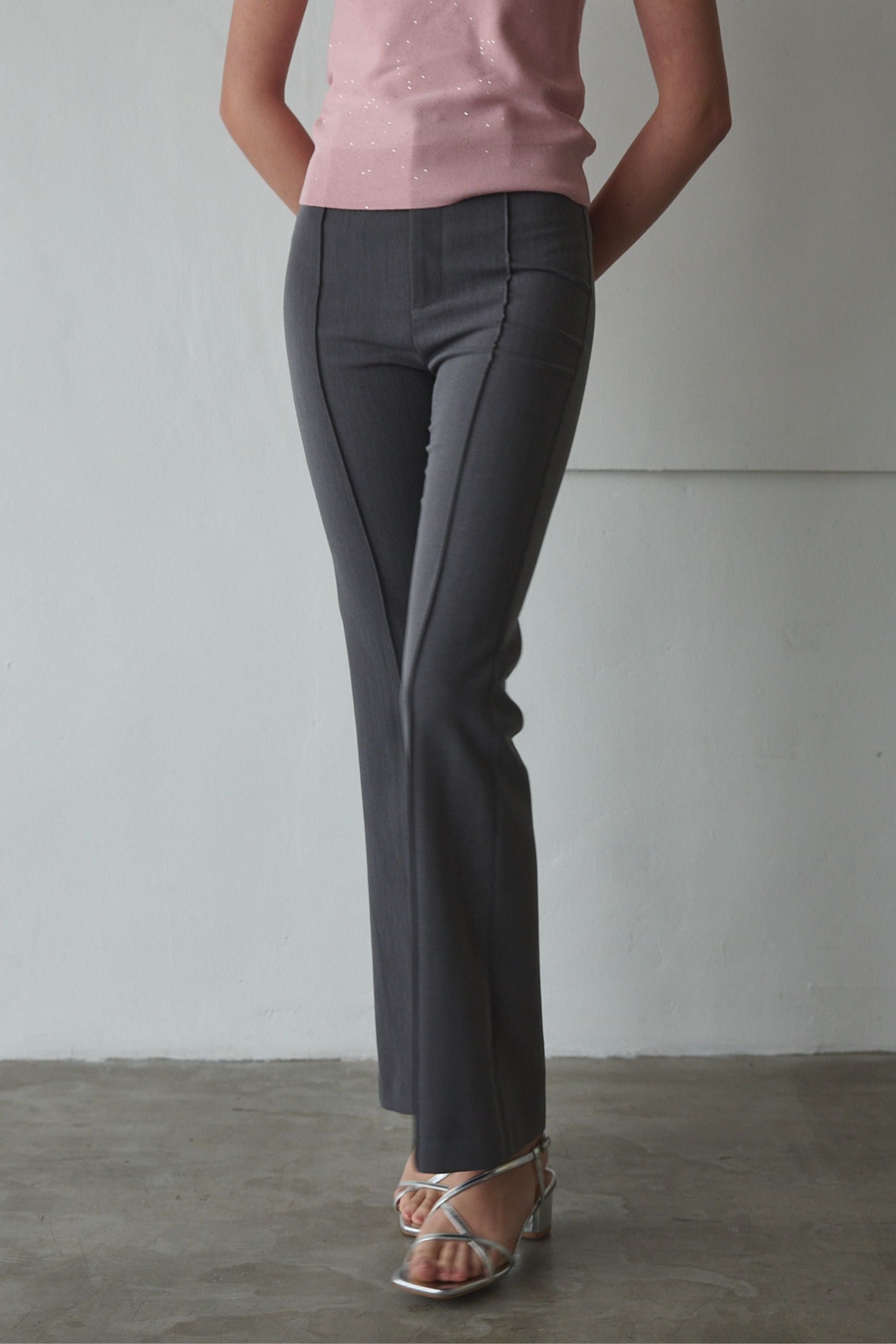 Pin tuck slim flare pants