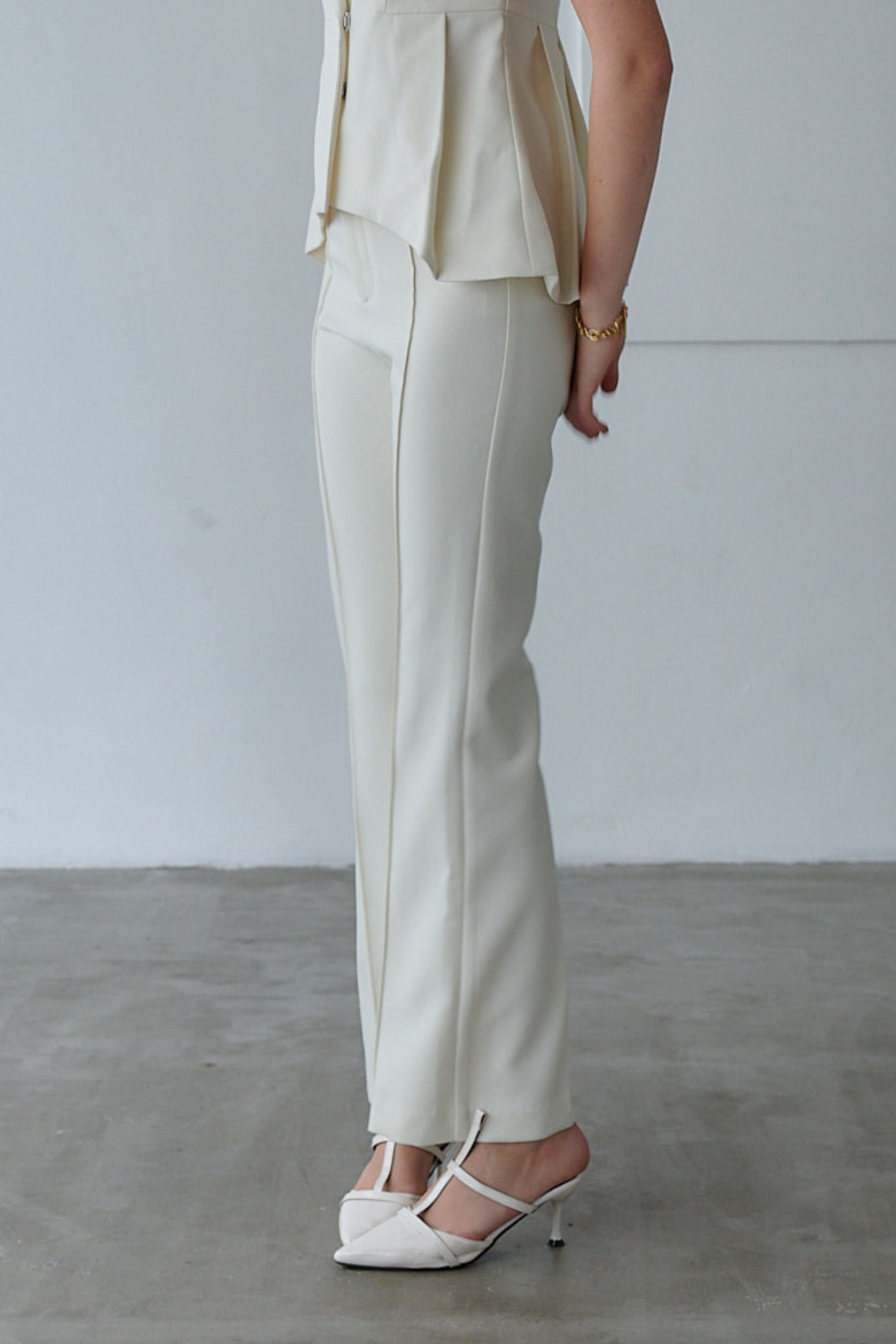 Pin tuck slim flare pants