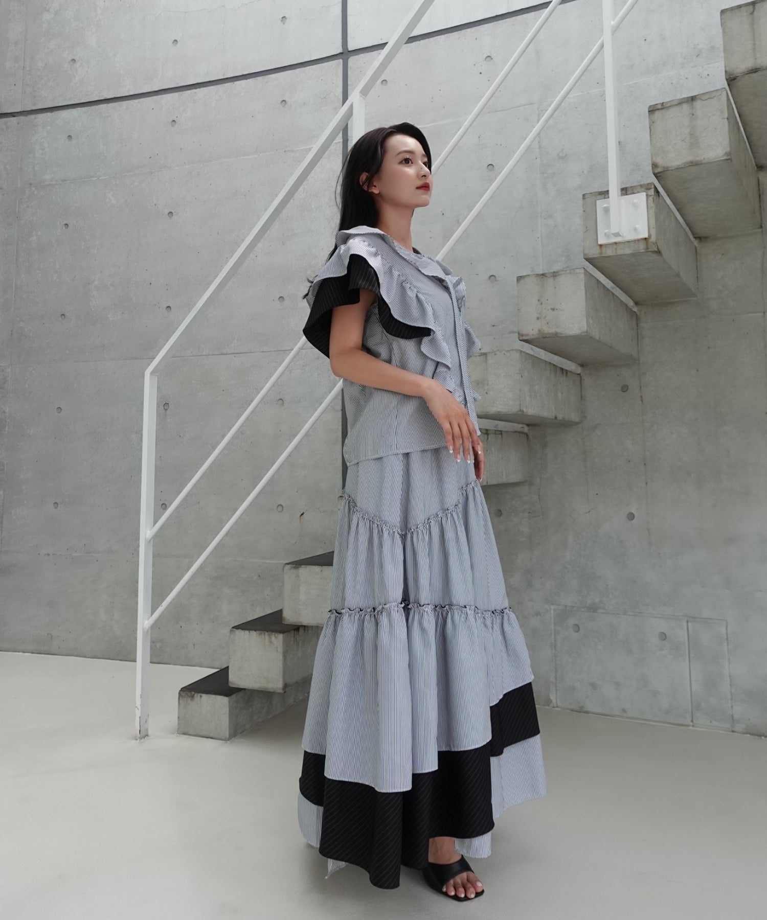 Stripe frill collar blouse