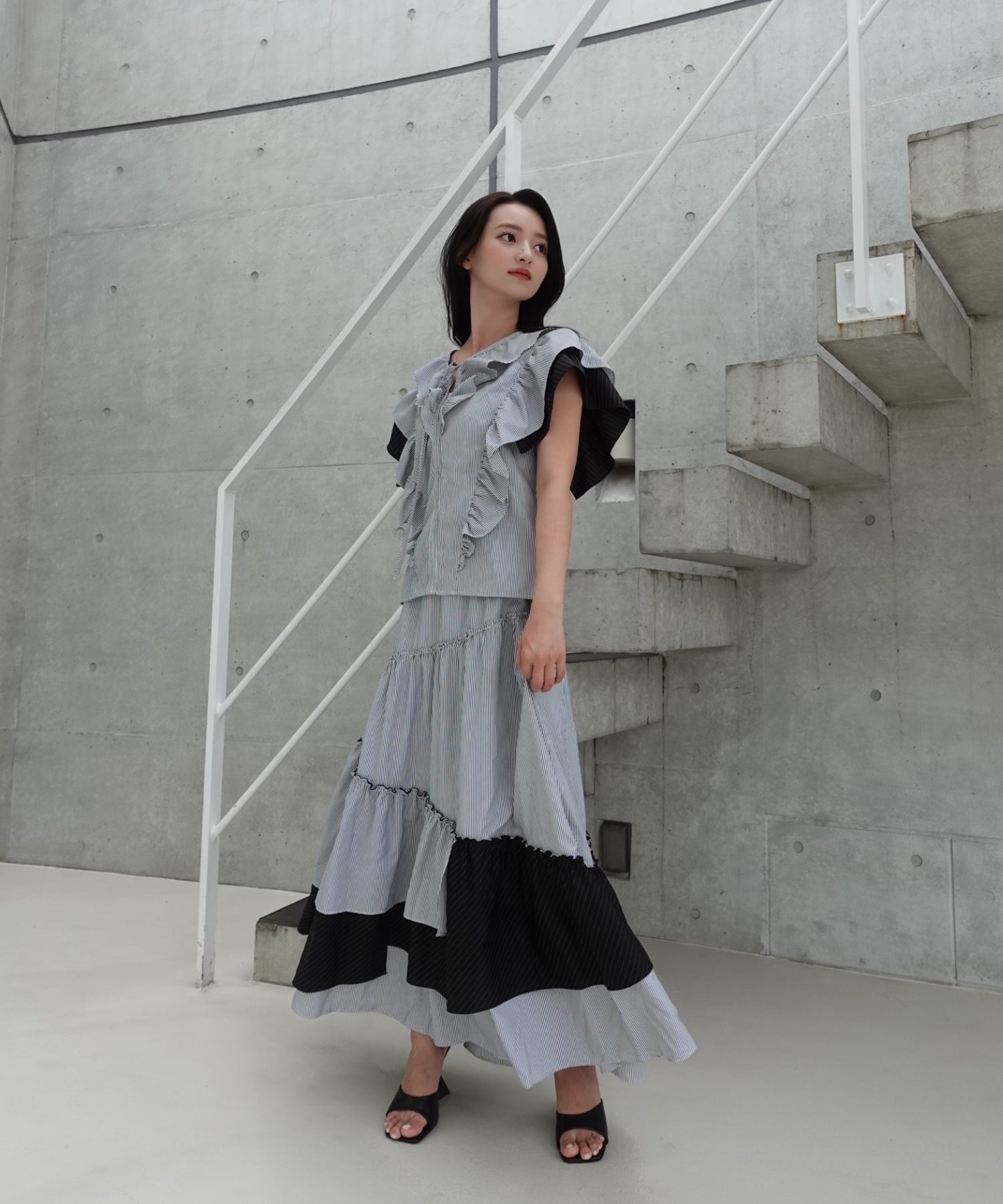 Stripe frill collar blouse