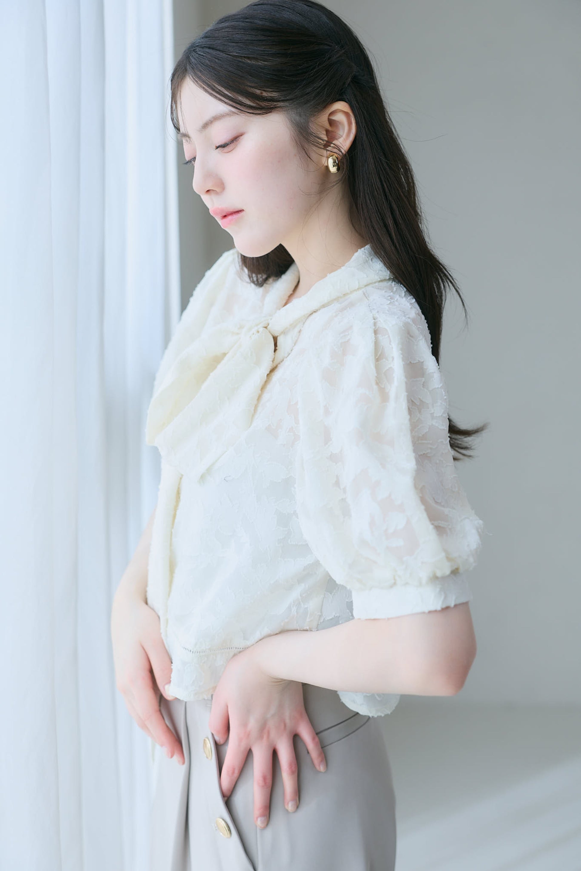 ジャガードリボンブラウス