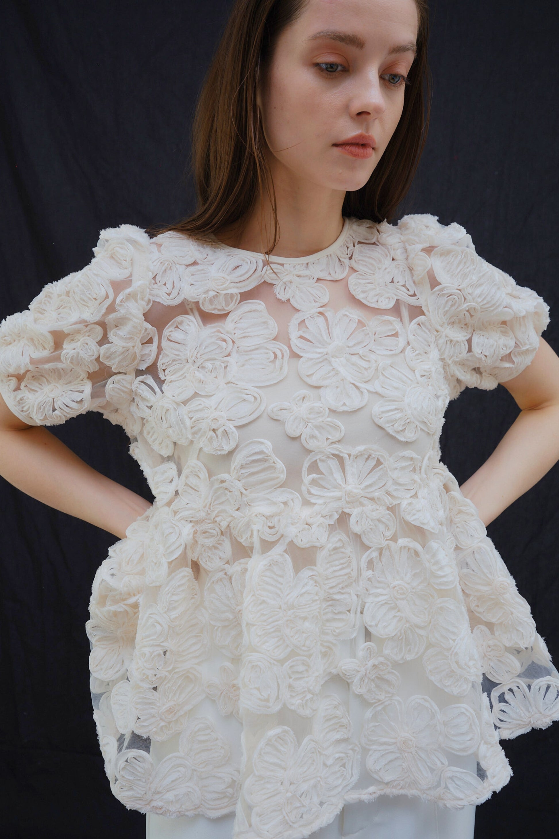 Flower embroidery blouse