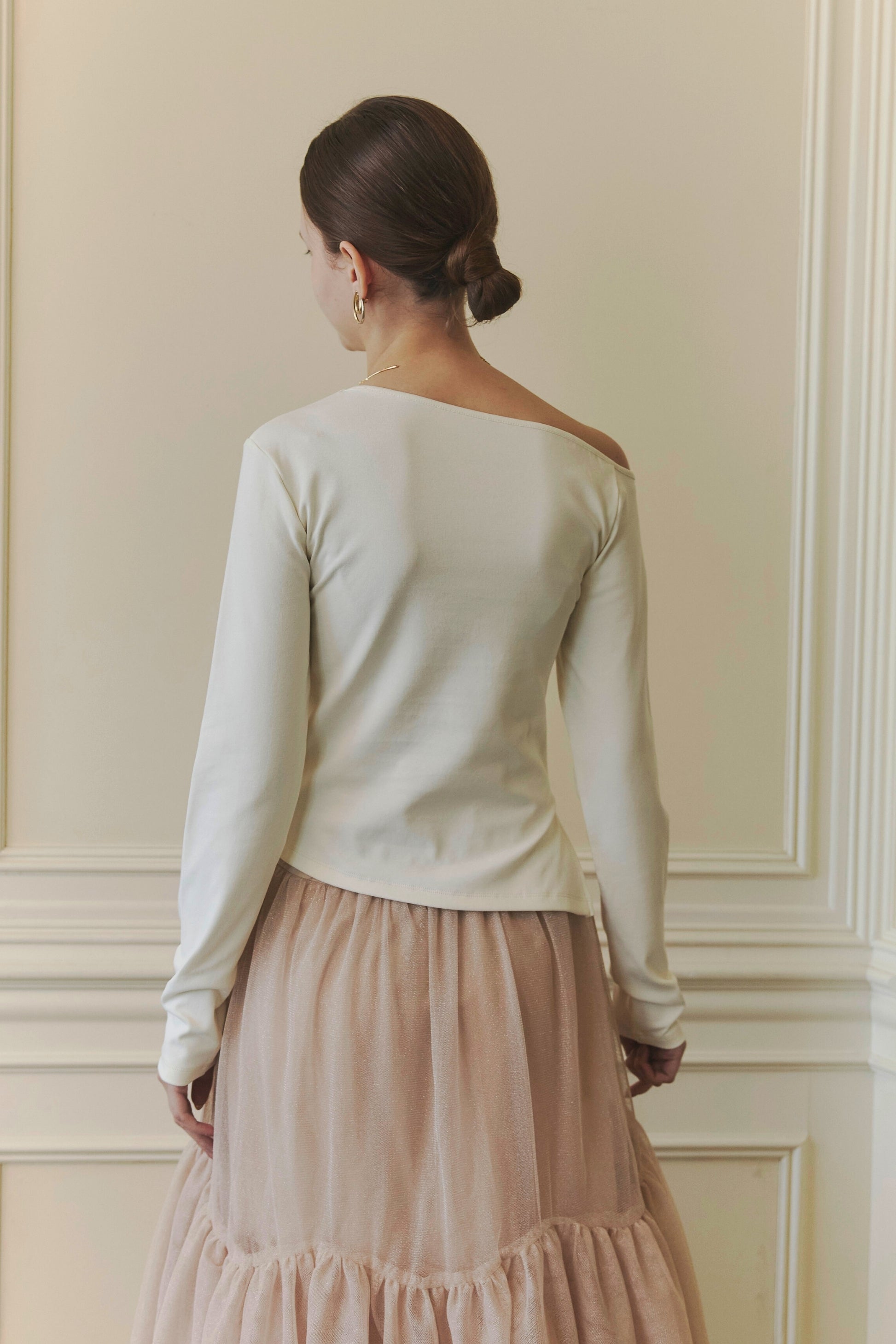 Asymmetry choker tops