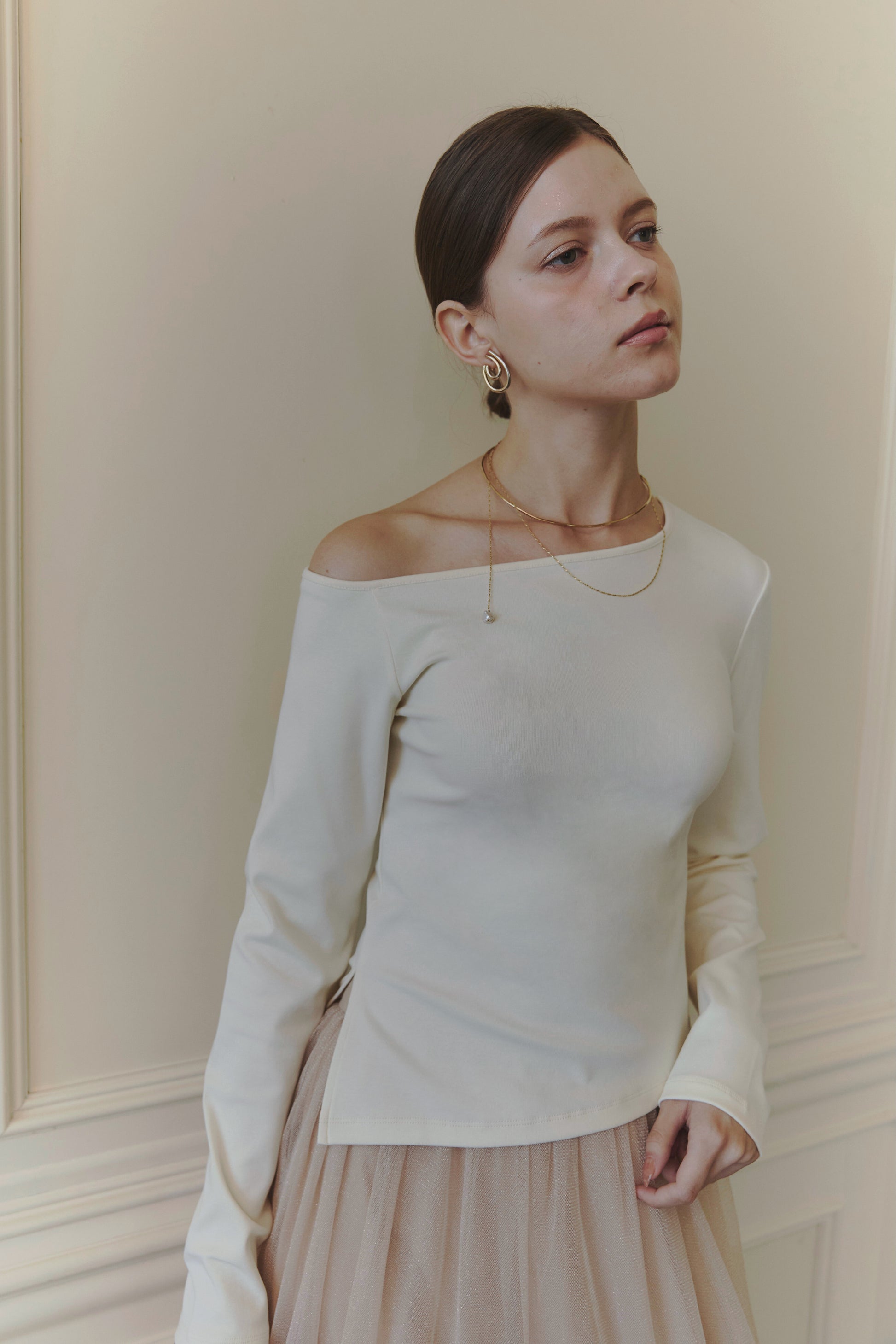 Asymmetry choker tops