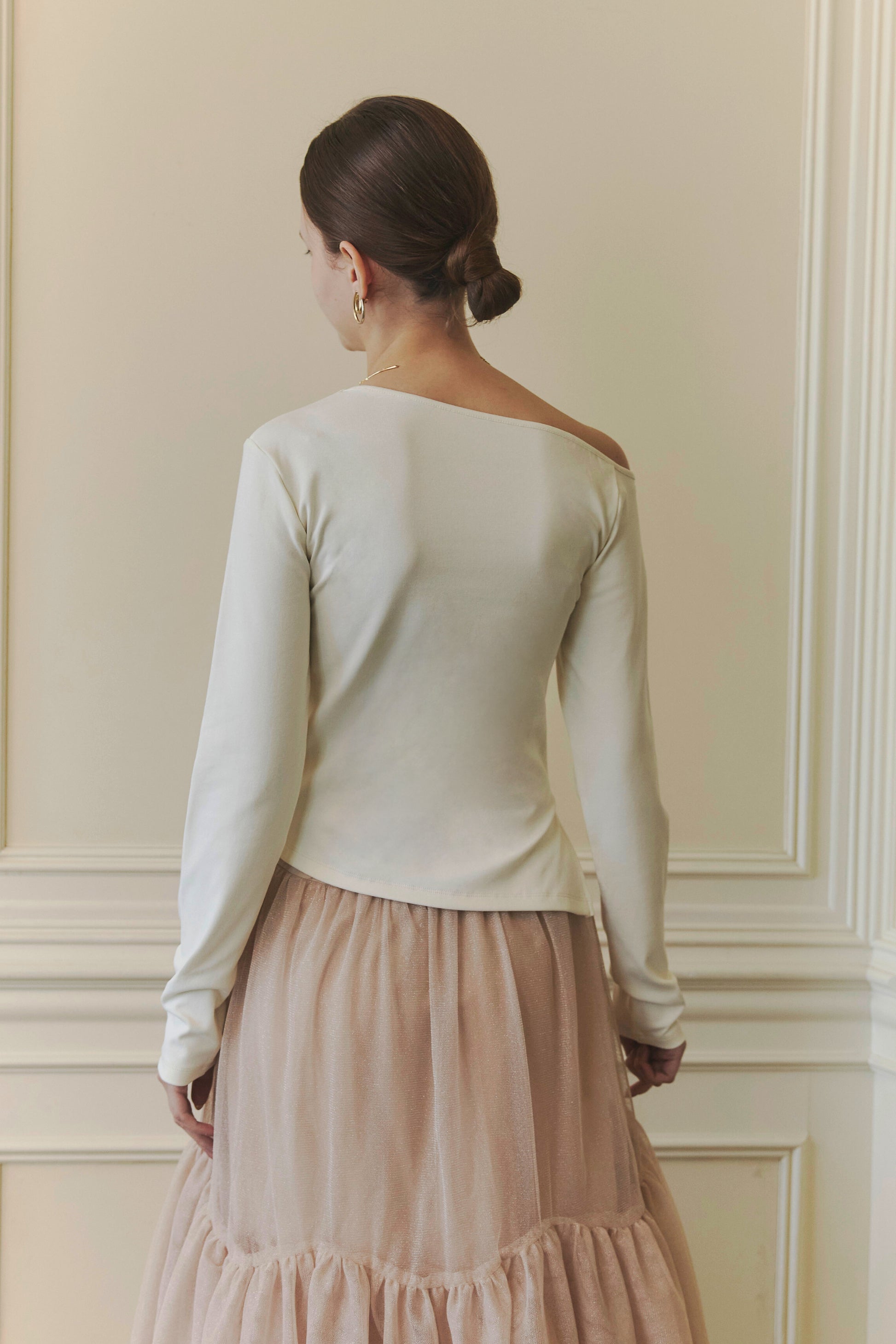 Asymmetry choker tops