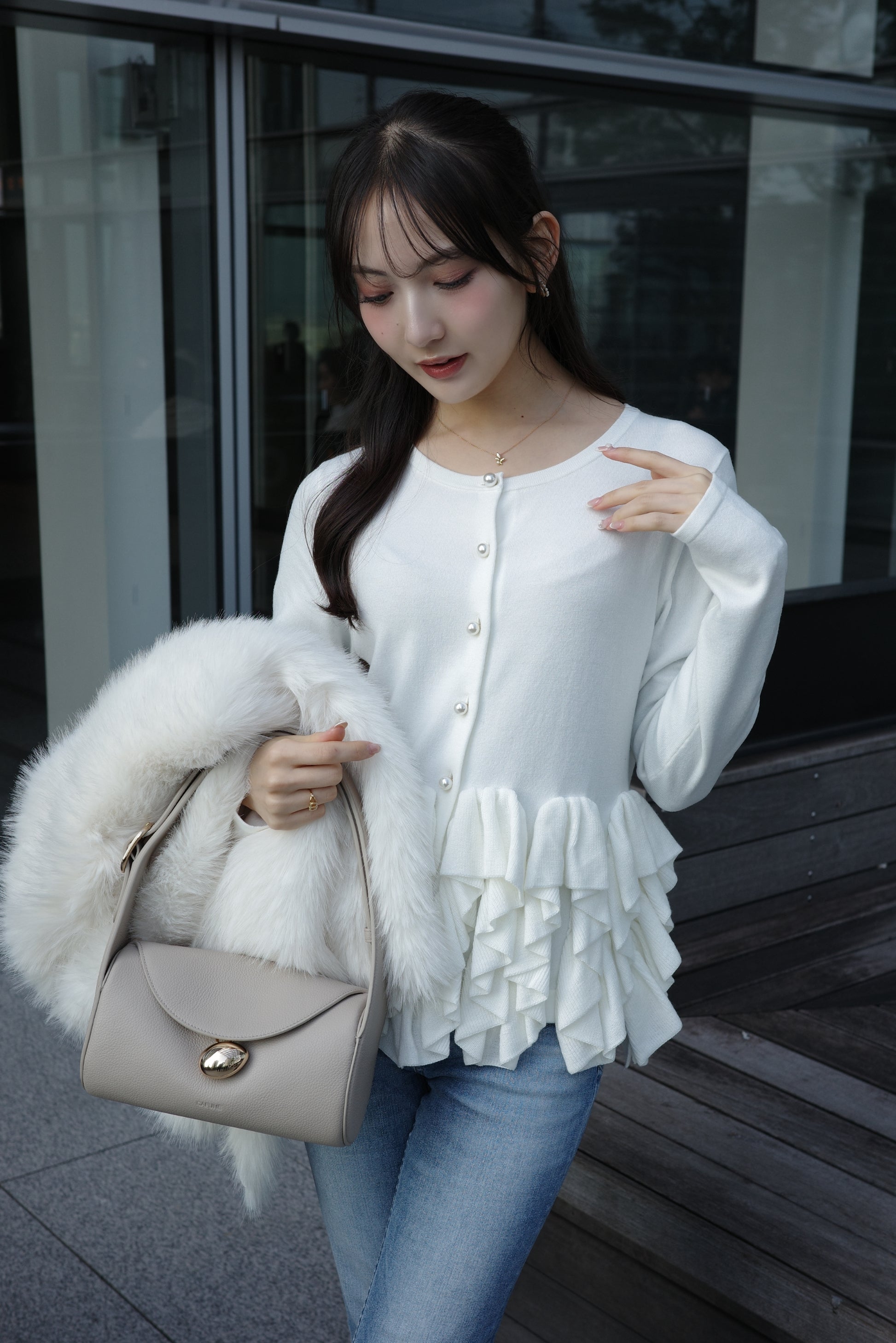 Frill hem knit cardigan
