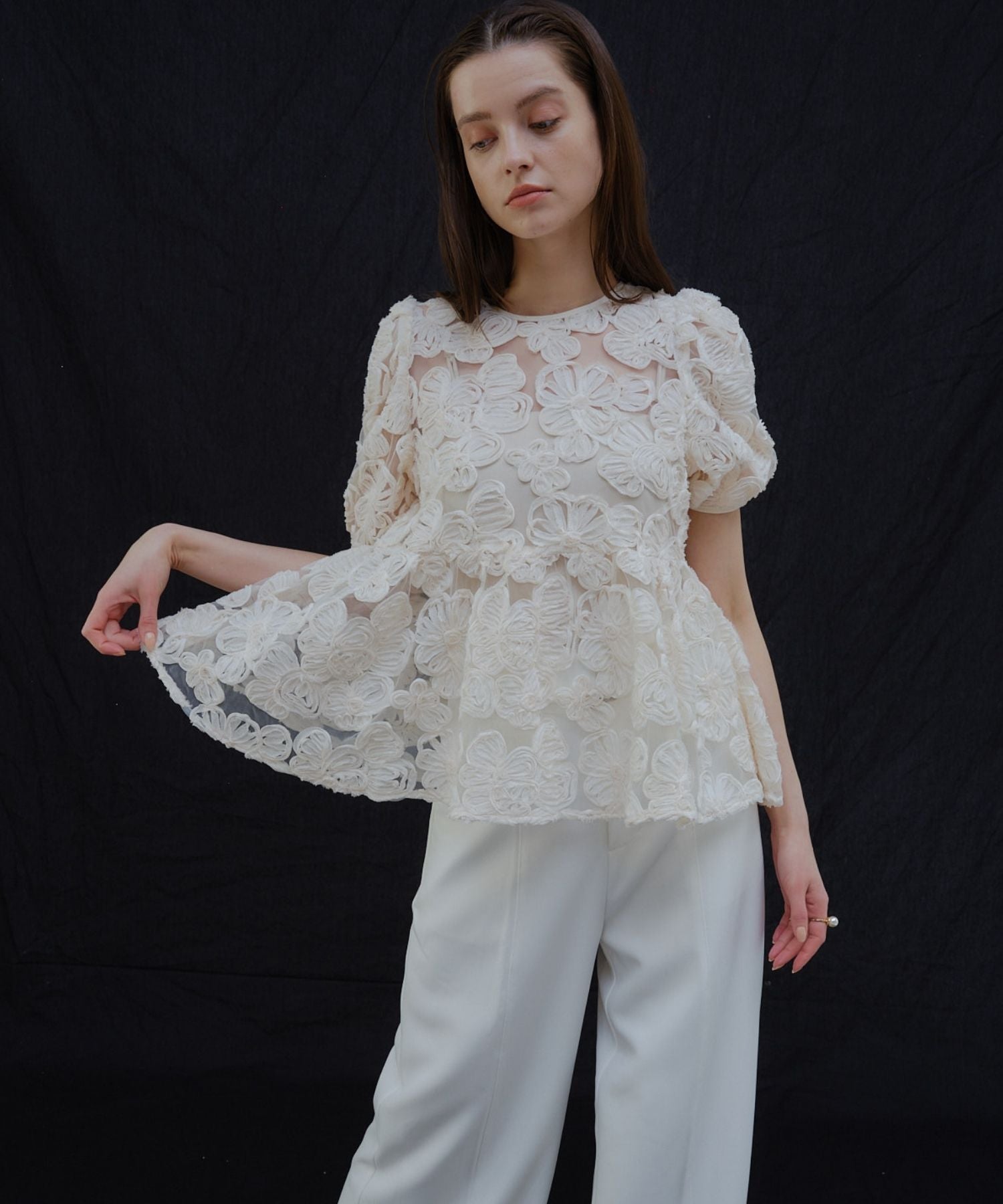 Flower embroidery blouse