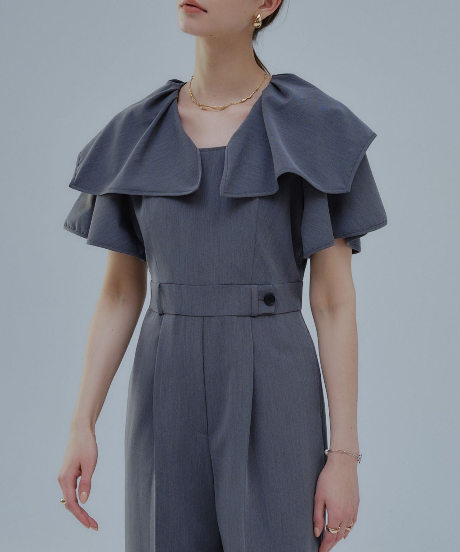 Frill collar all-in-one