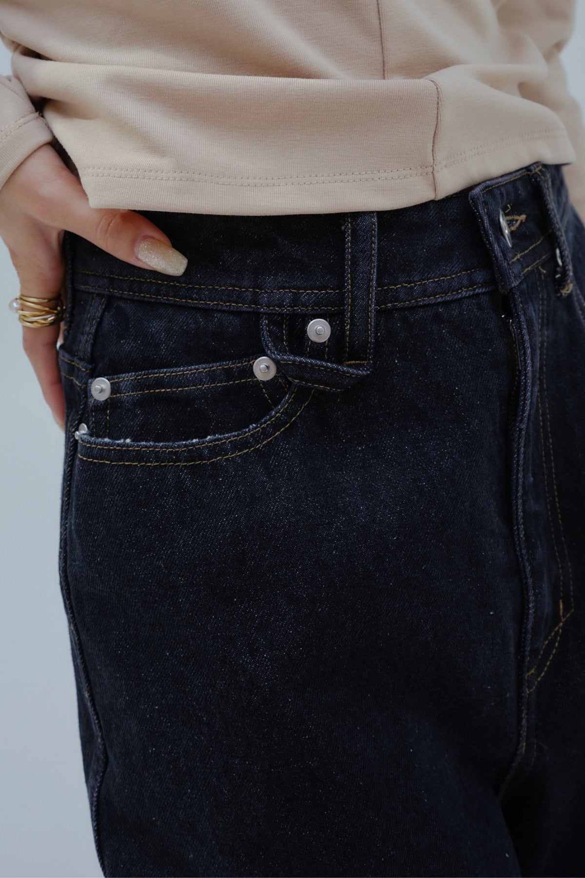 Cut out straight denim