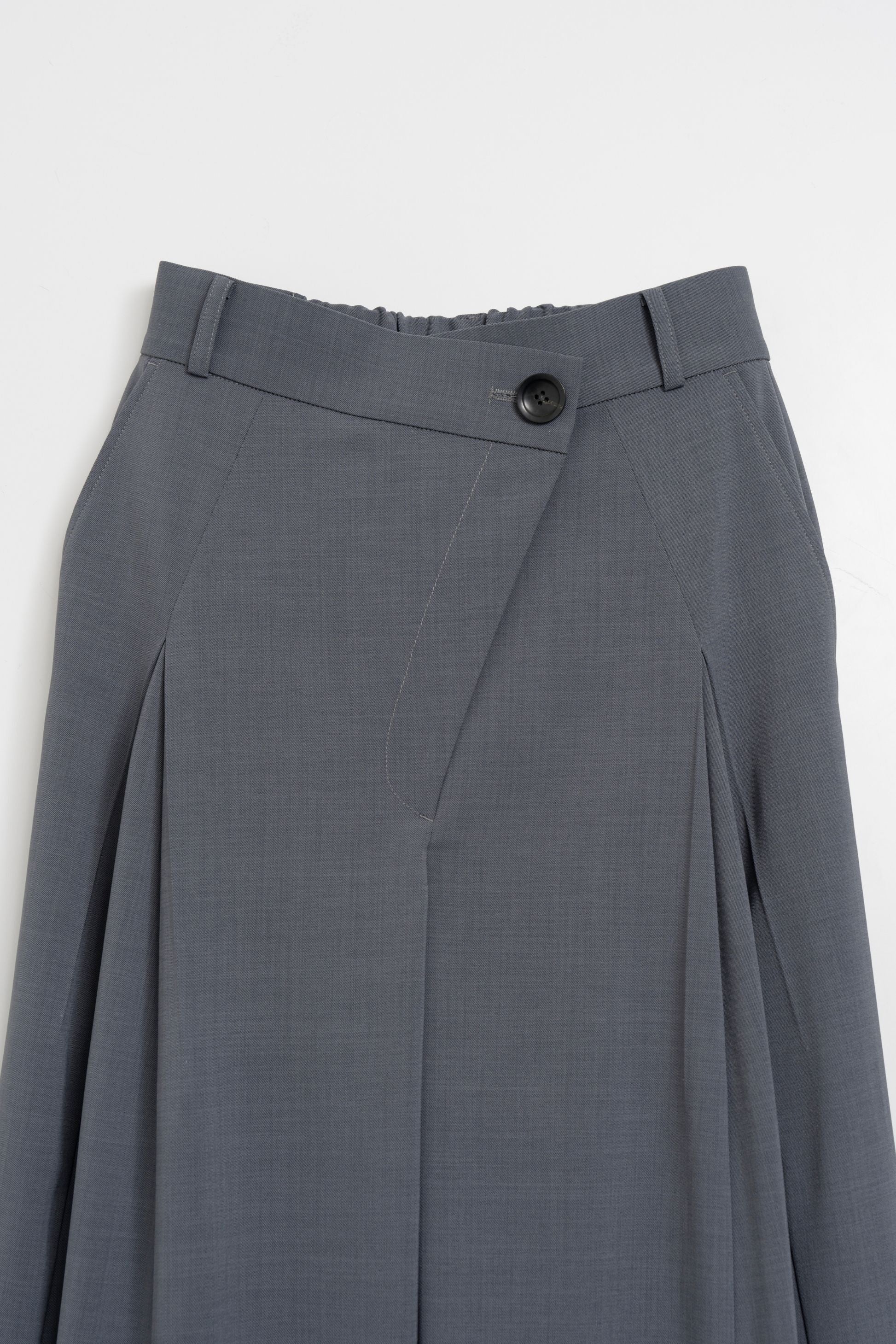 Cross tuck pants