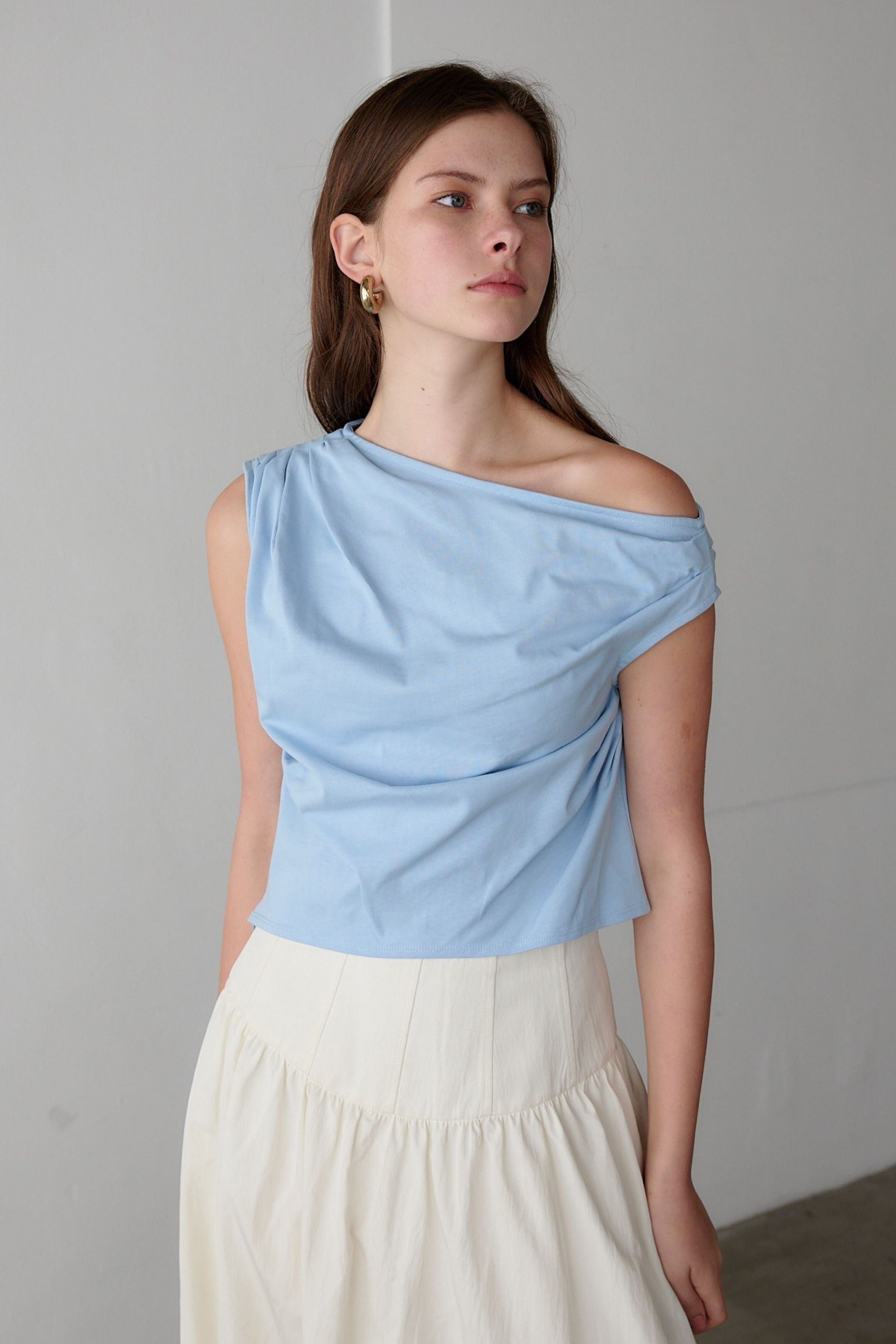 Drape one-shoulder cut tops (sax)
