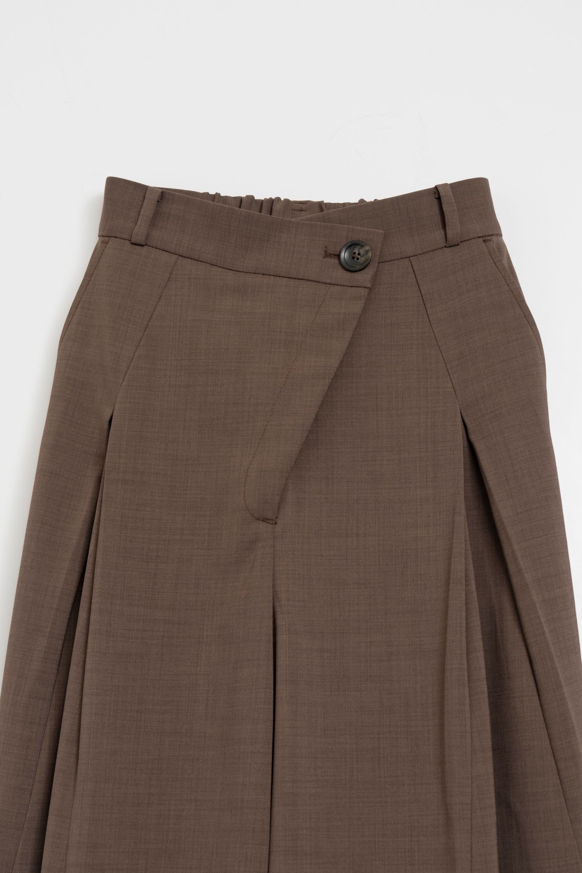 Cross tuck pants