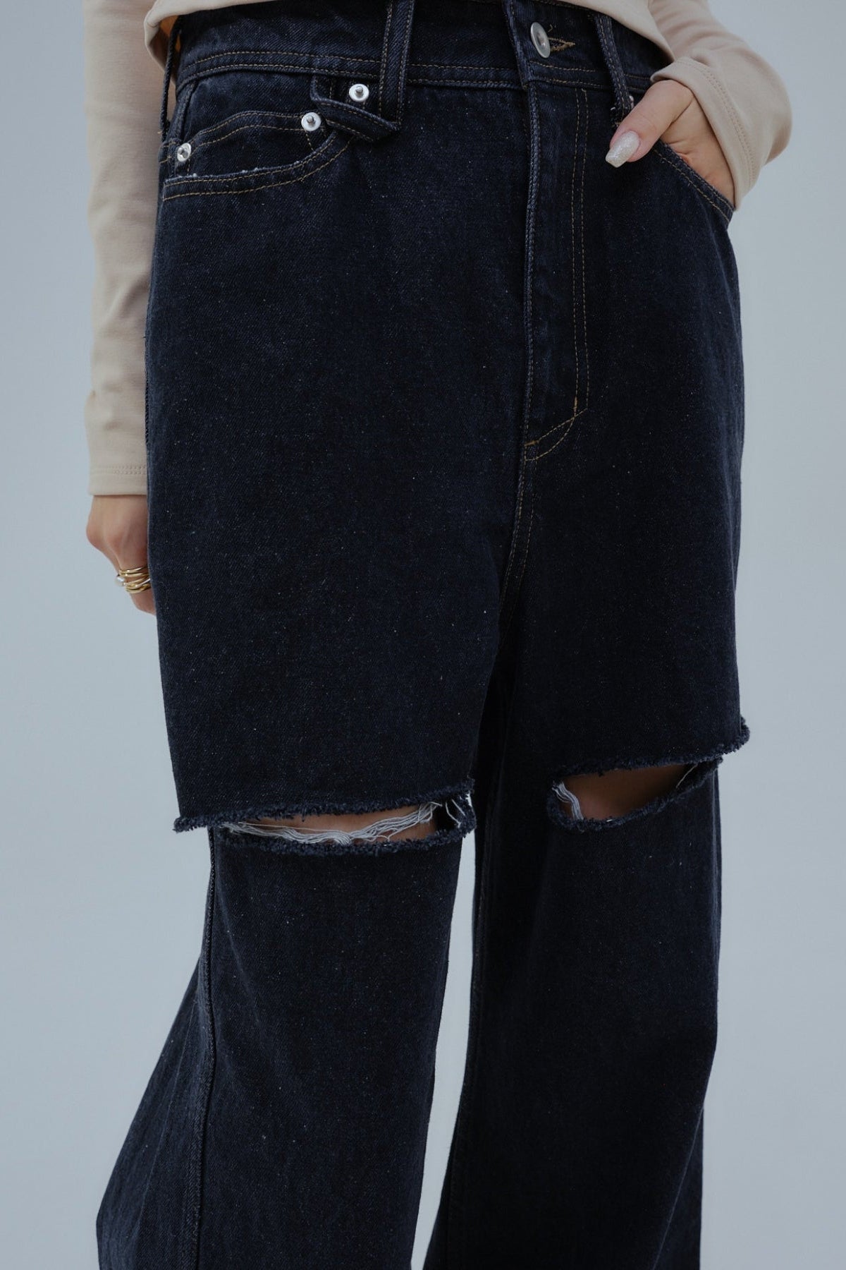 Cut out straight denim