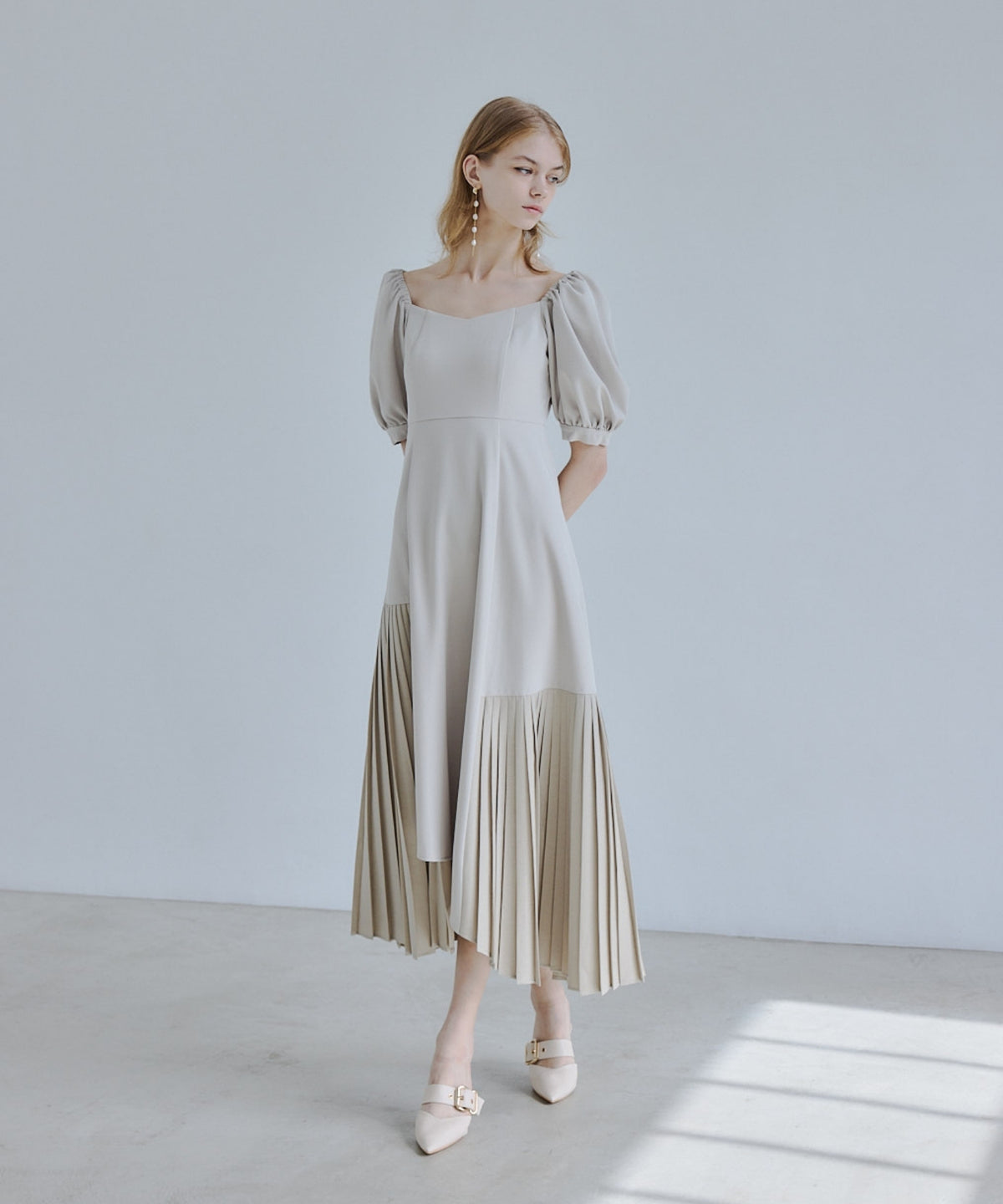 Pleats docking dress【Light beige】 